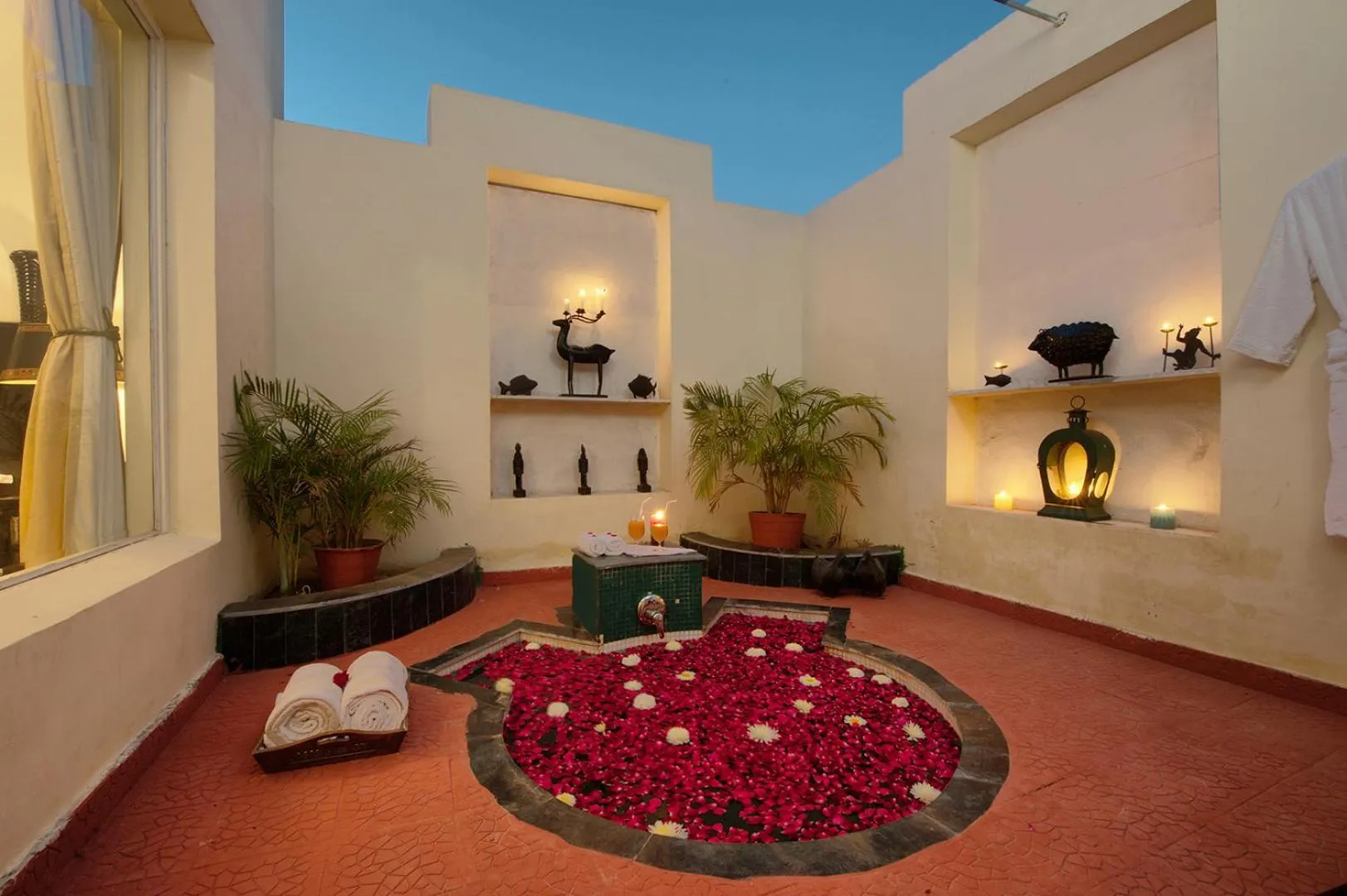 Pool view in Aaram Baagh Pushkar by Pachar Group