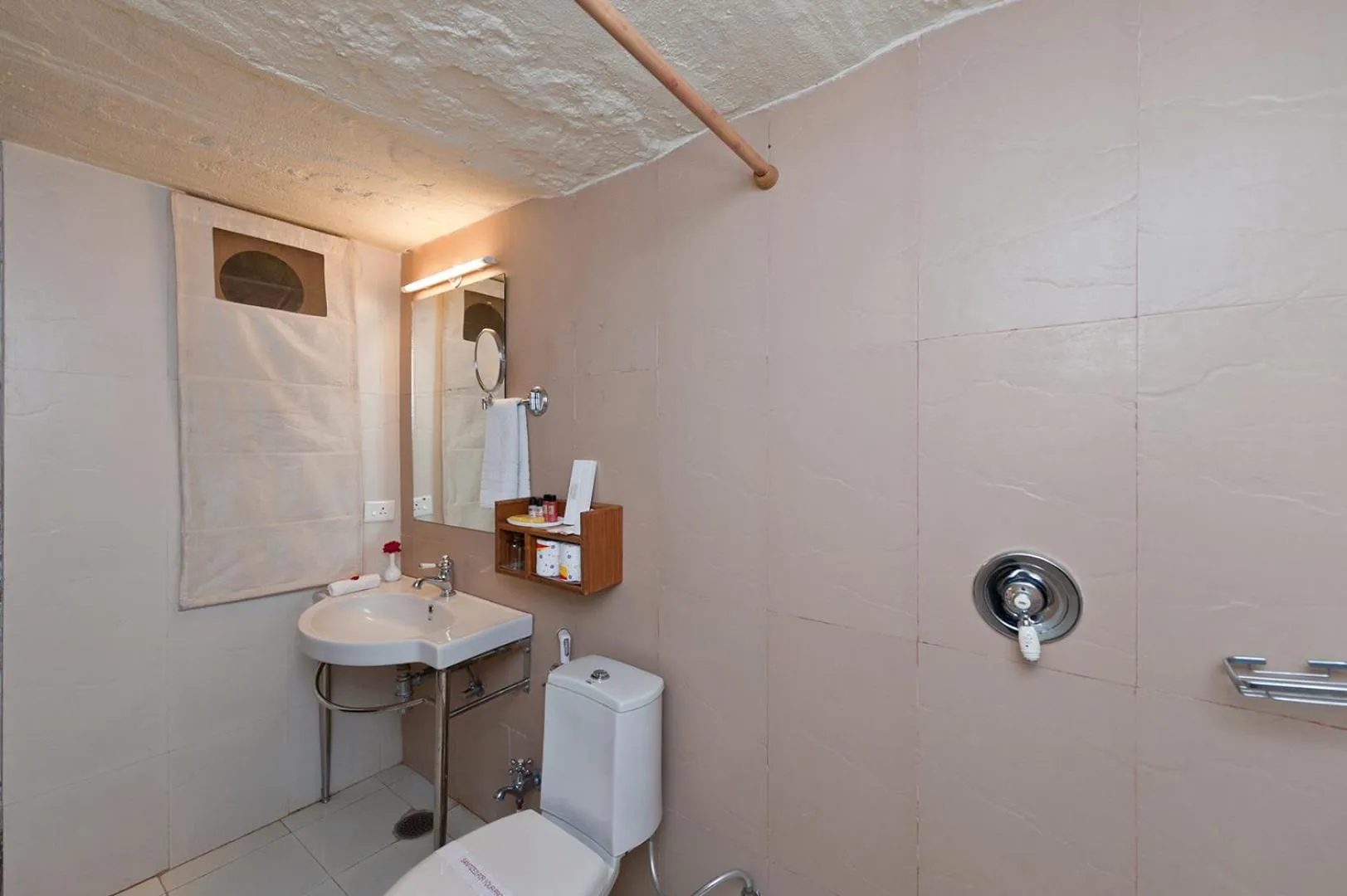 Bathroom in Aaram Baagh Pushkar by Pachar Group