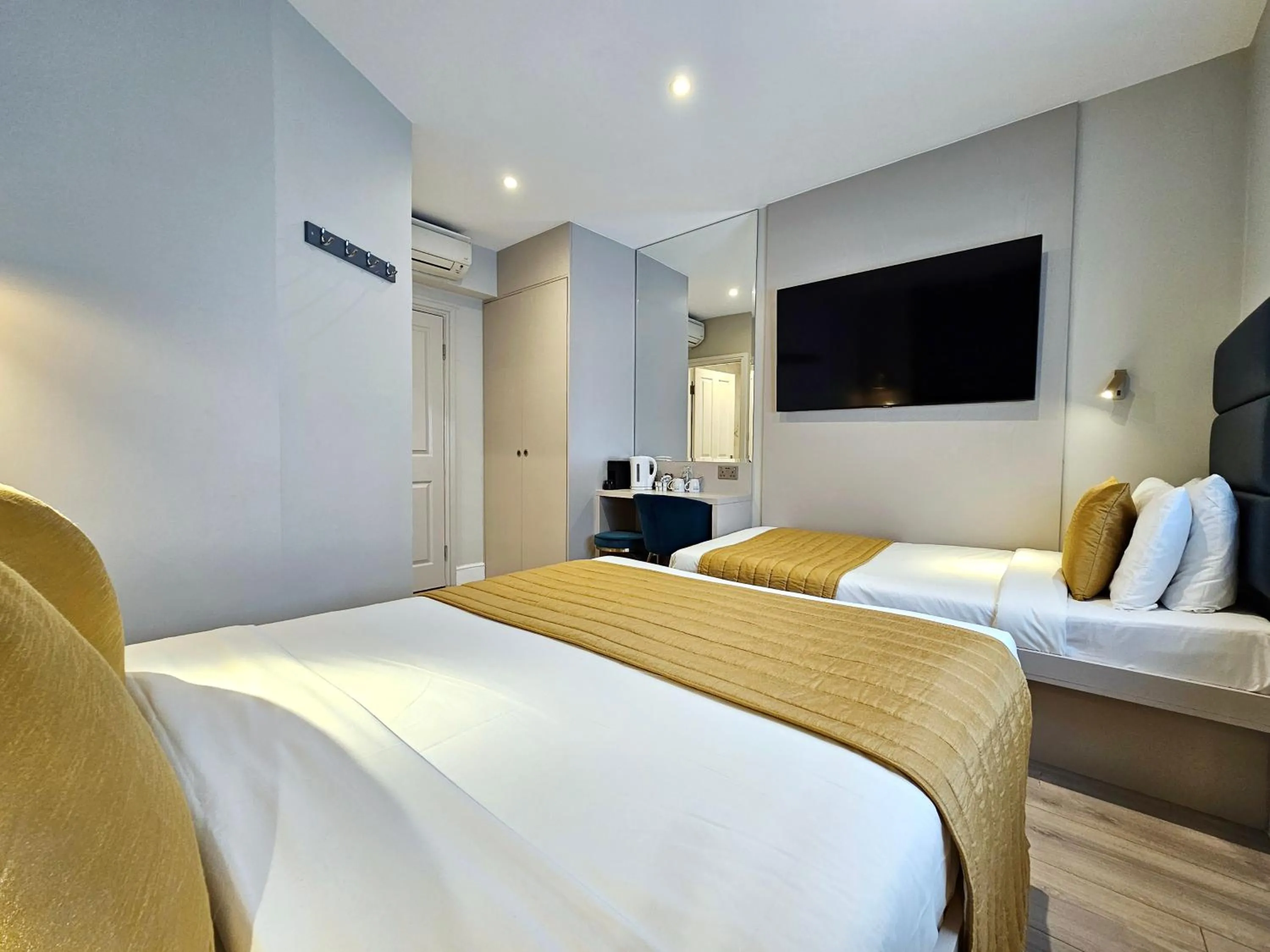 Bed in NOX Hyde Park