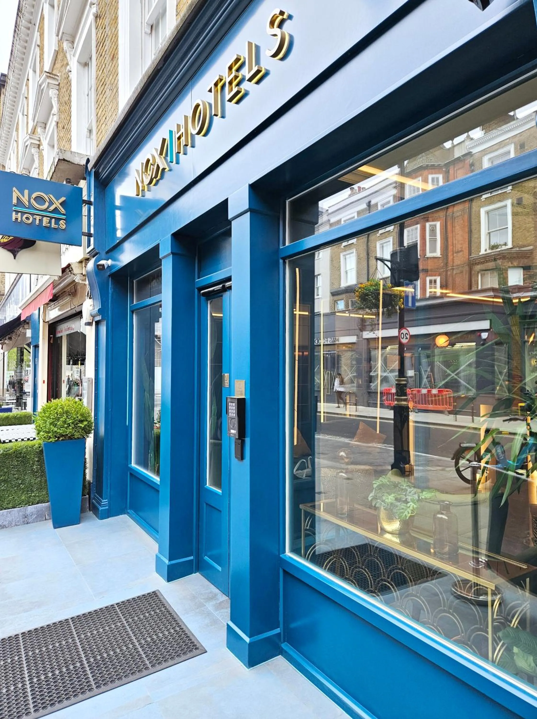 Facade/entrance in NOX Hyde Park
