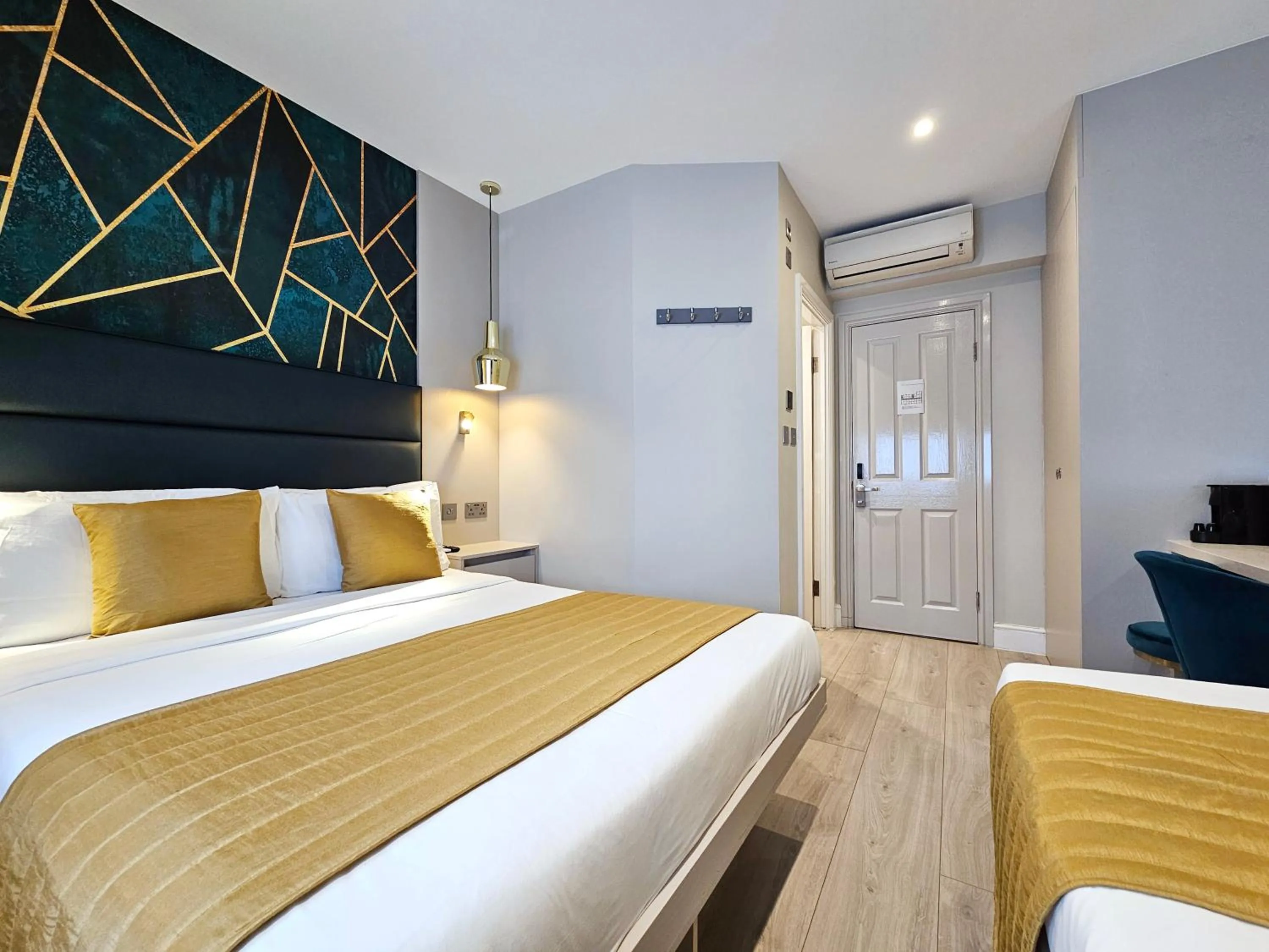 Bed in NOX Hyde Park