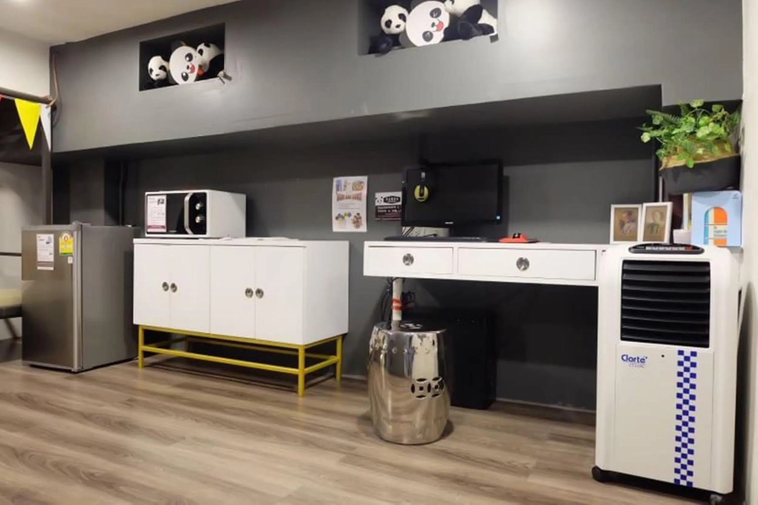 Communal lounge/ TV room in Four Sisters Homestay