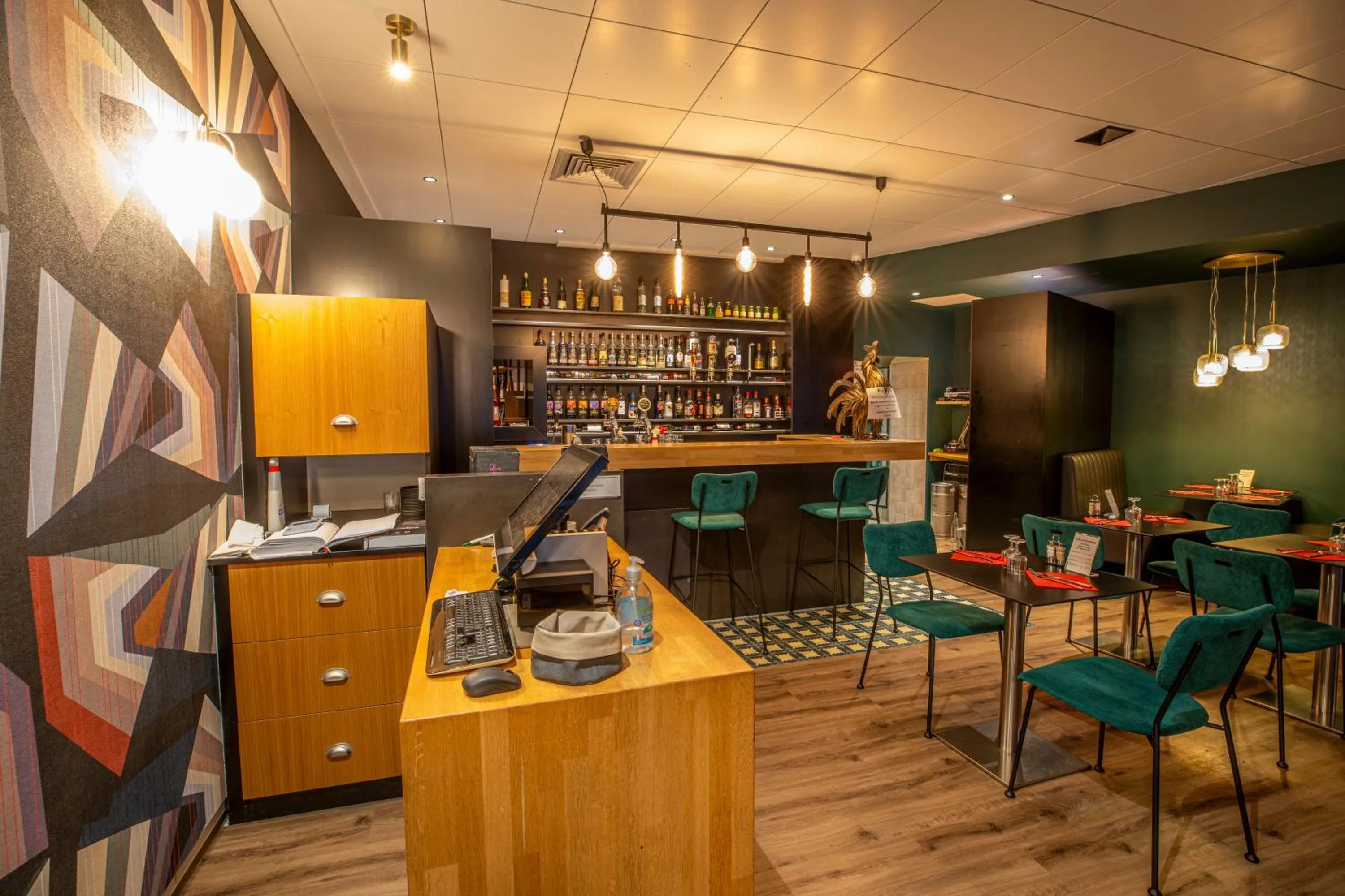 Restaurant/places to eat in Logis Hotel des Bourbons Montluçon Climatisé