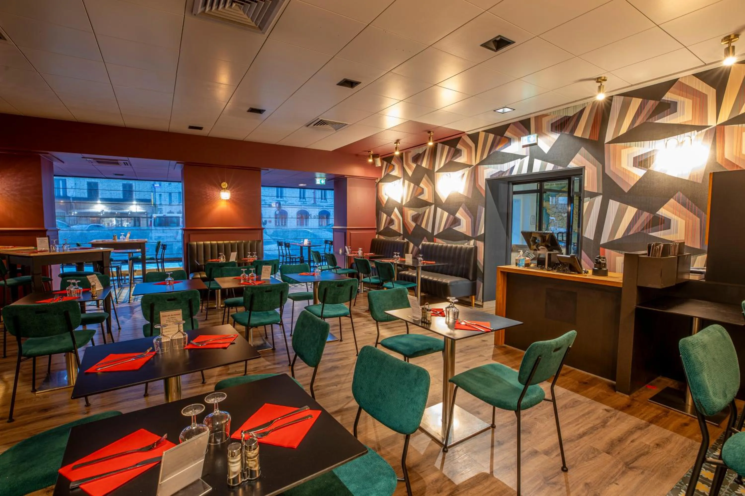 Restaurant/places to eat in Logis Hotel des Bourbons Montluçon Climatisé