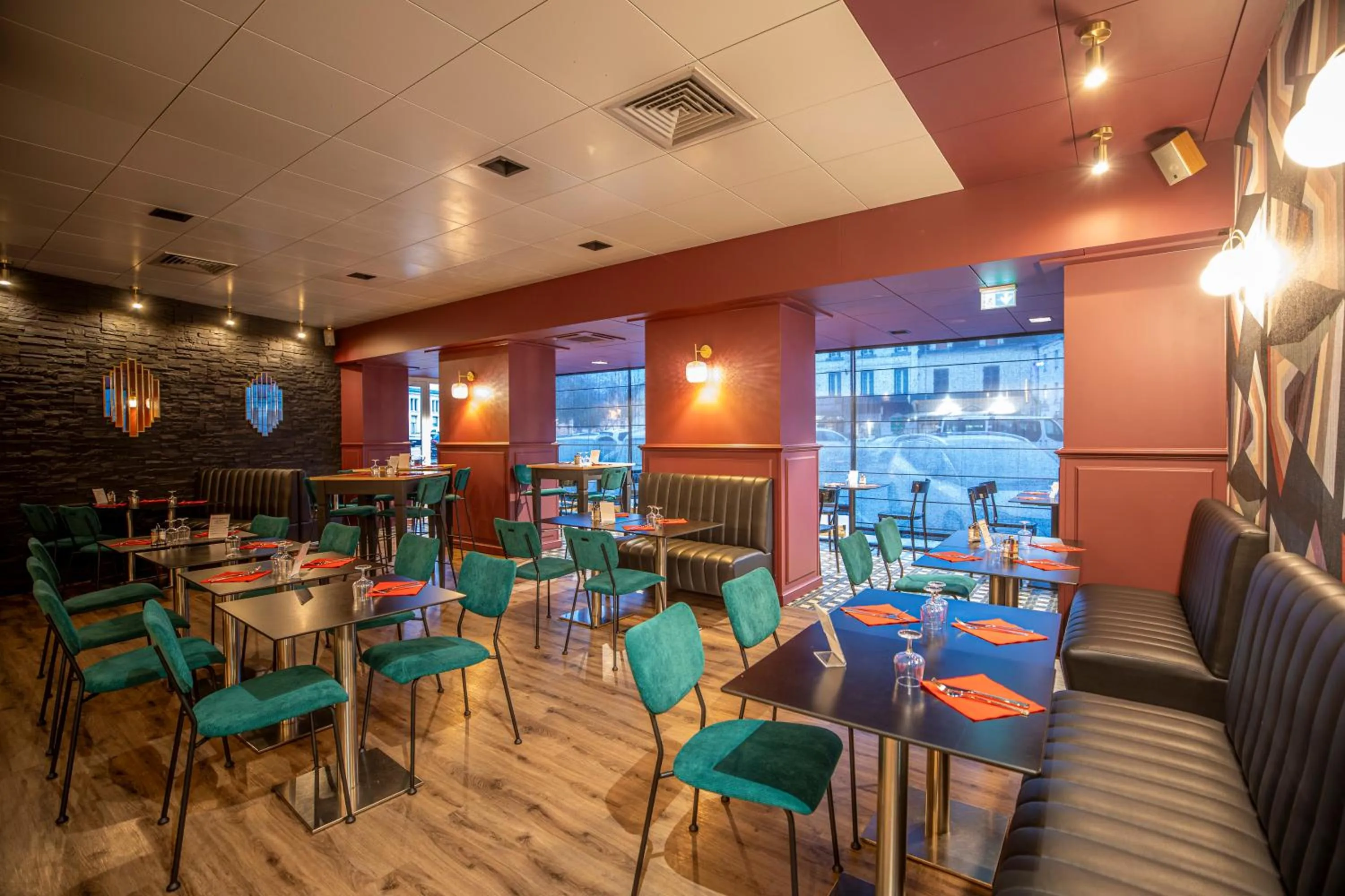 Restaurant/places to eat in Logis Hotel des Bourbons Montluçon Climatisé