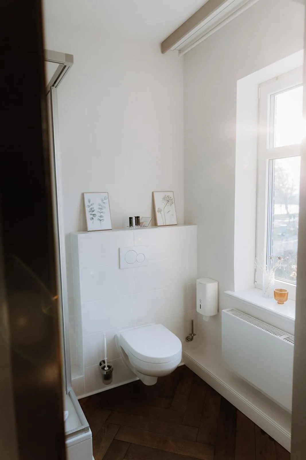 Toilet in Hotel zur Treene