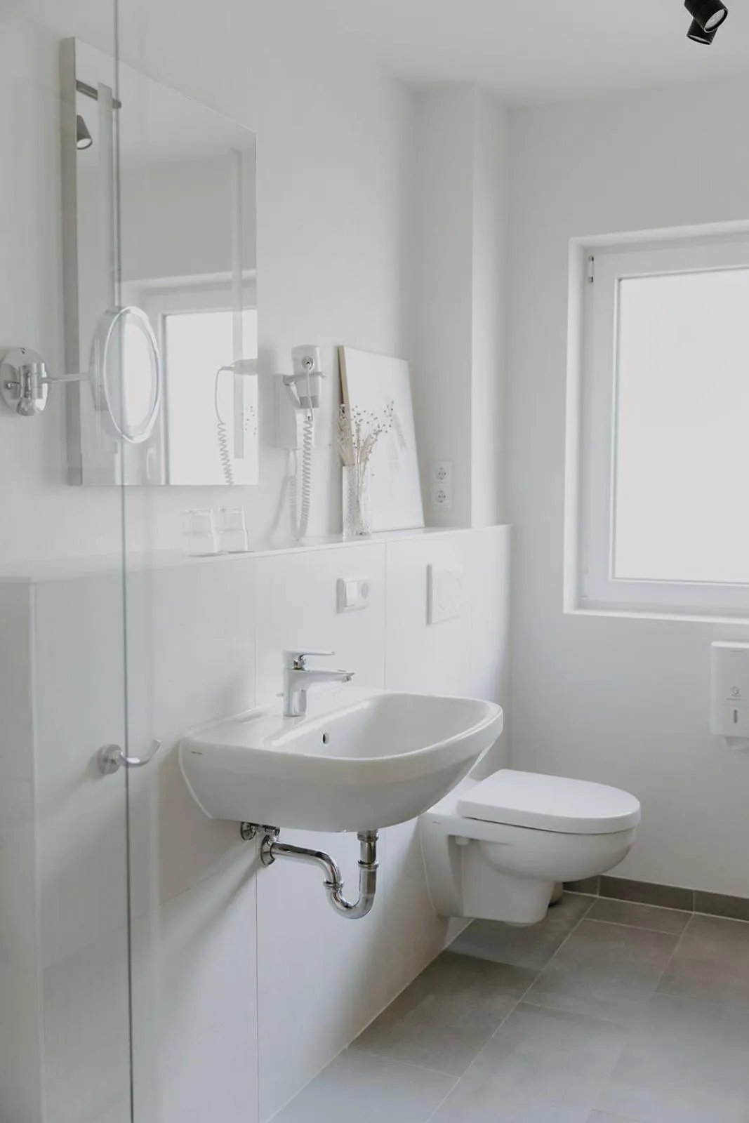 Shower in Hotel zur Treene