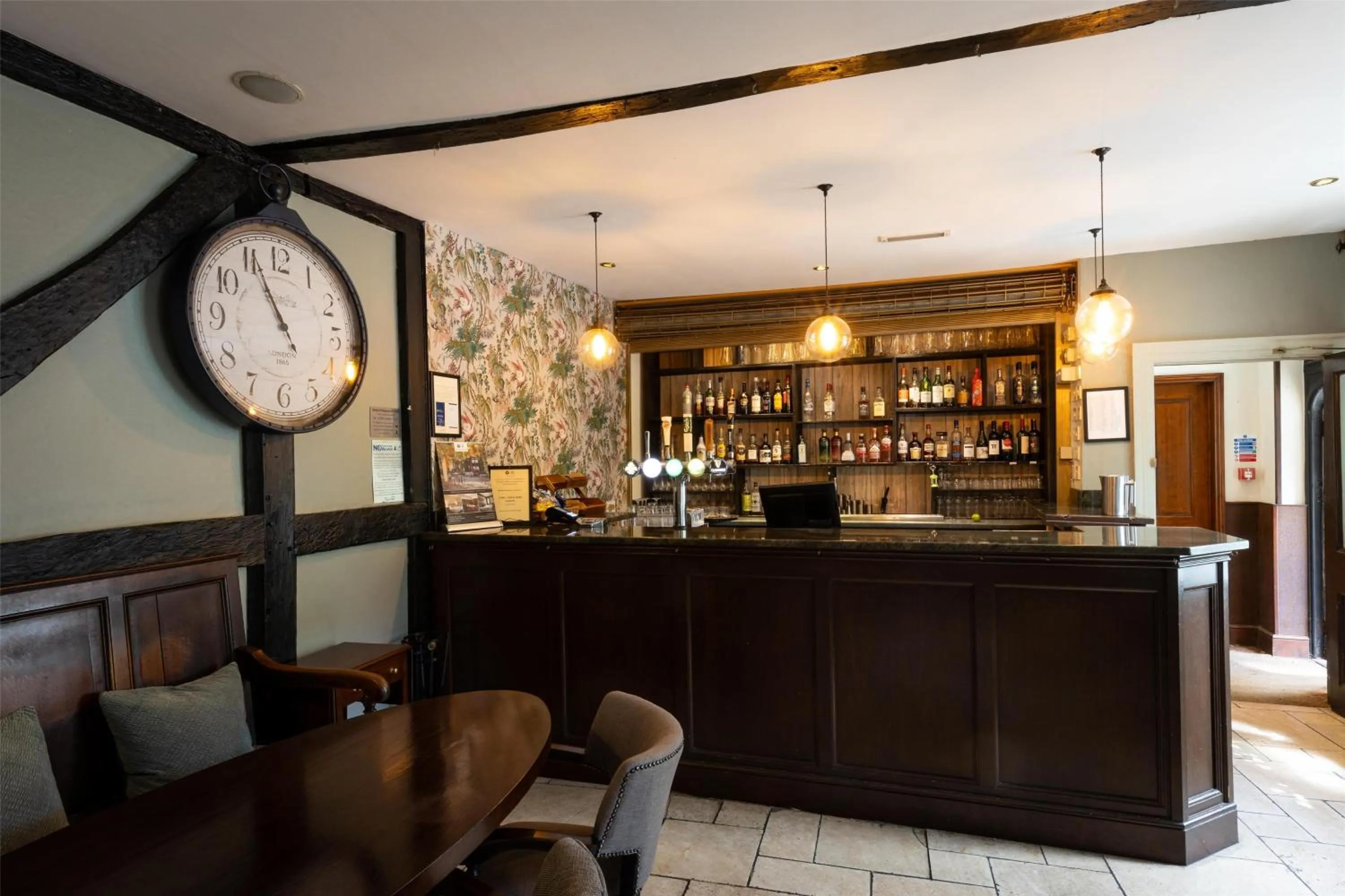 Lounge or bar in Best Western Red Lion Hotel