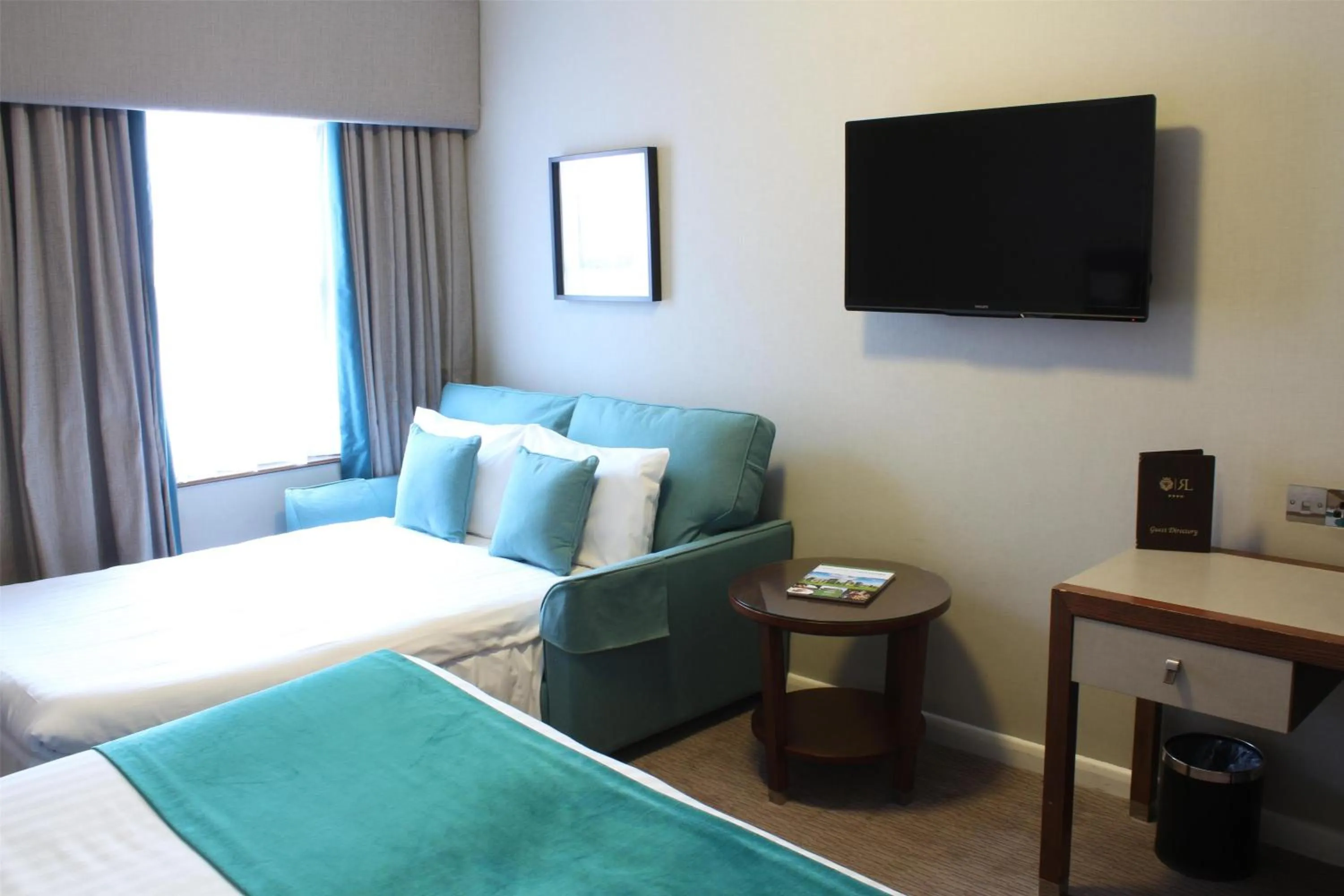 Bedroom, Bed in Best Western Red Lion Hotel