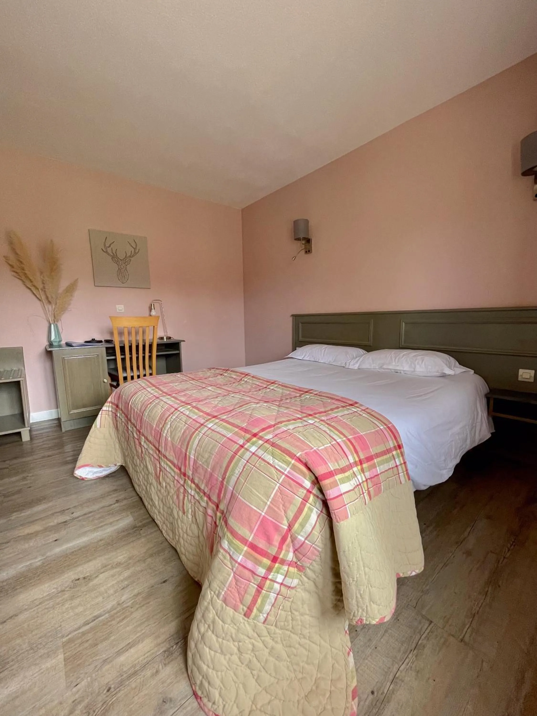 Bed in Maison Legate "Hôtel Le Baudiere & Spa"