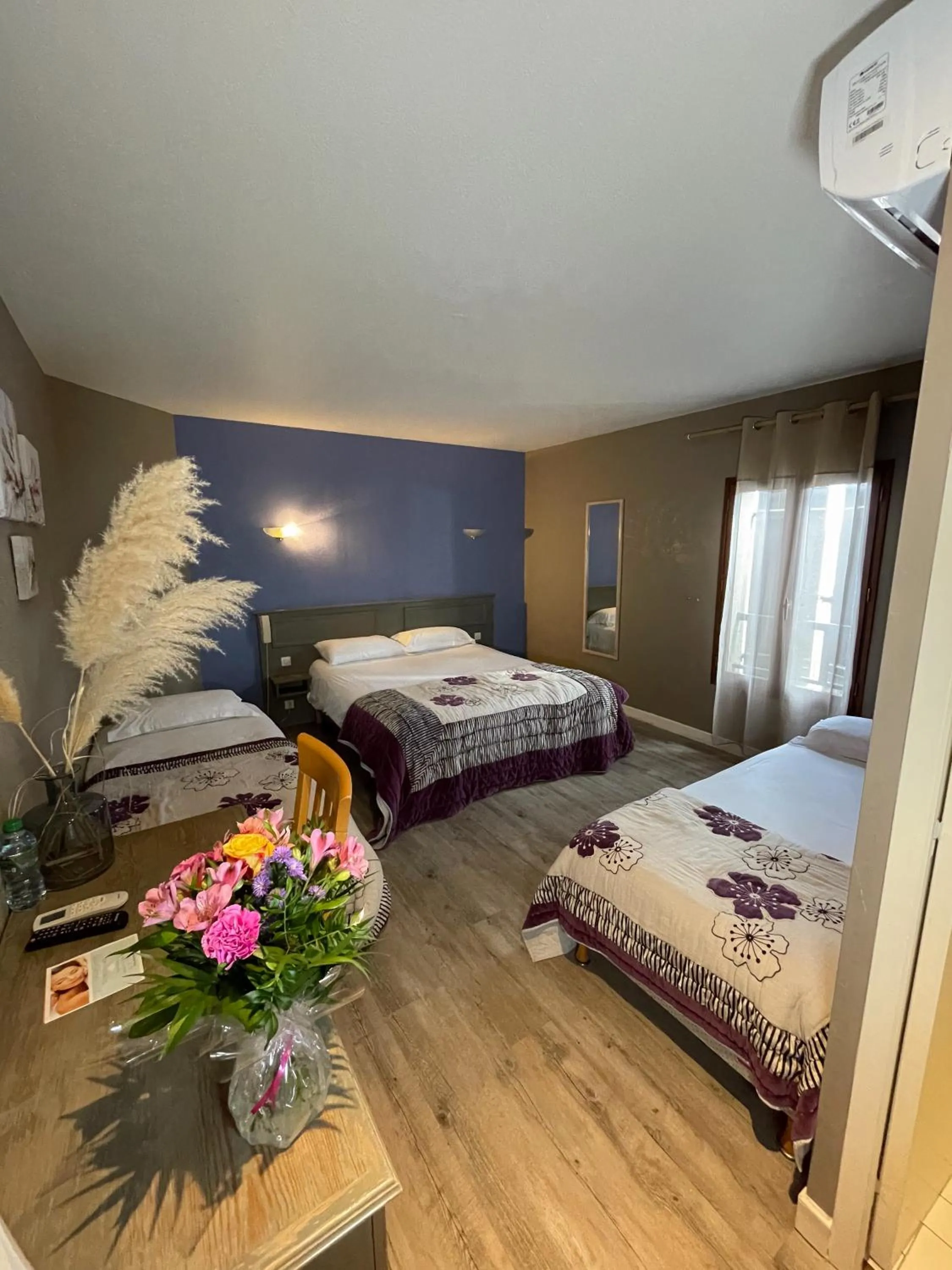 Bed in Maison Legate "Hôtel Le Baudiere & Spa"