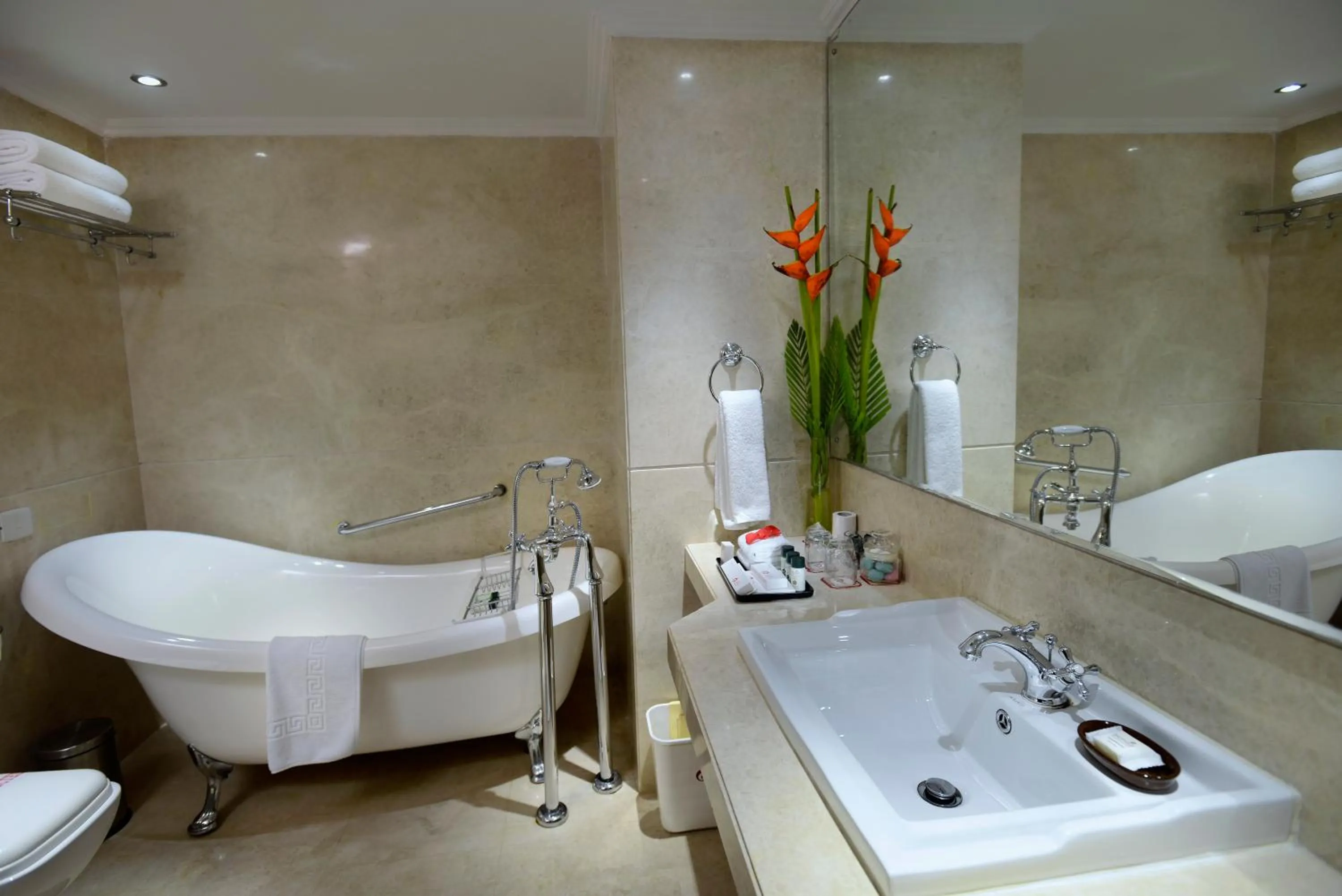 Bathroom in Hotel Clarks Varanasi Limited
