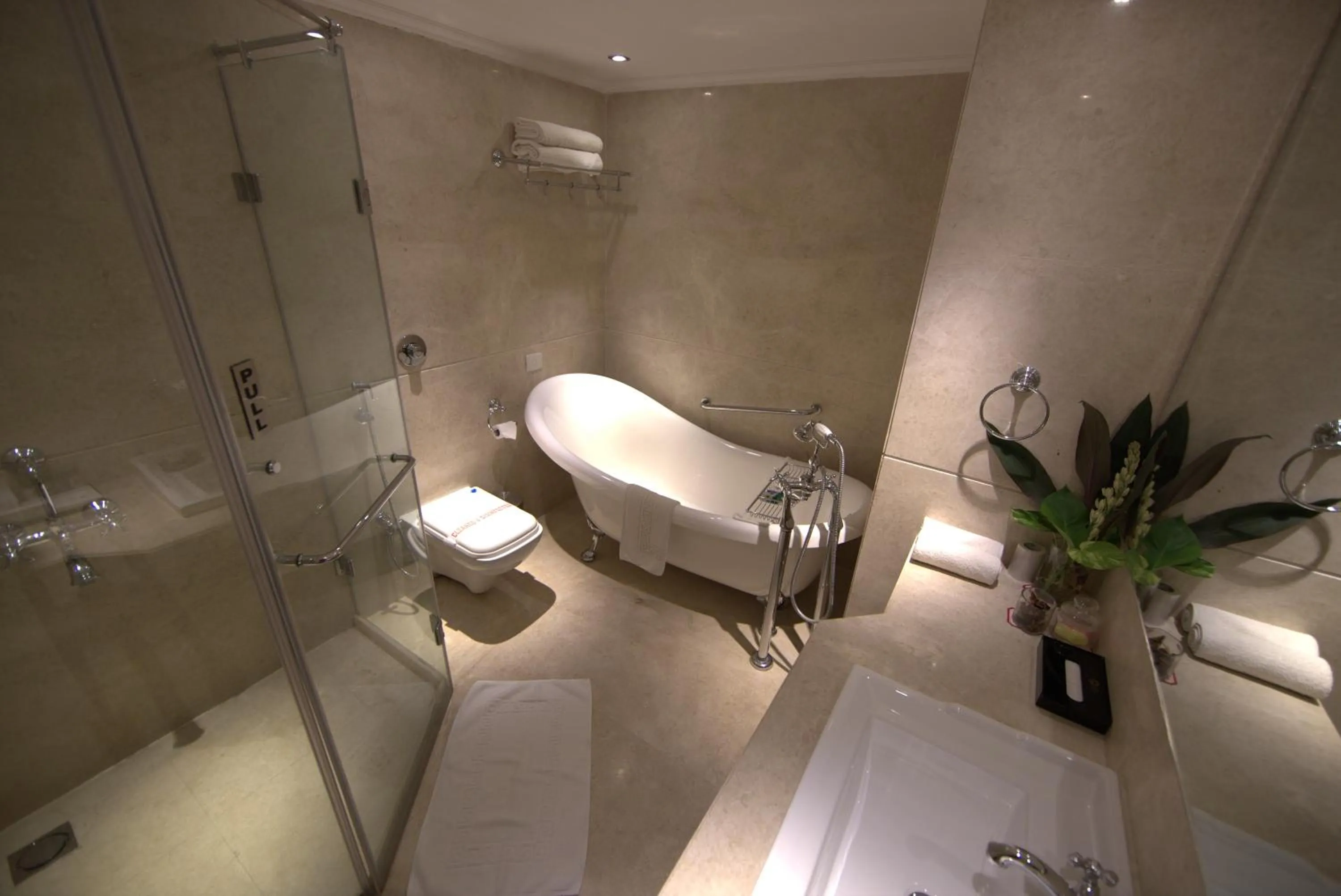Bathroom in Hotel Clarks Varanasi Limited