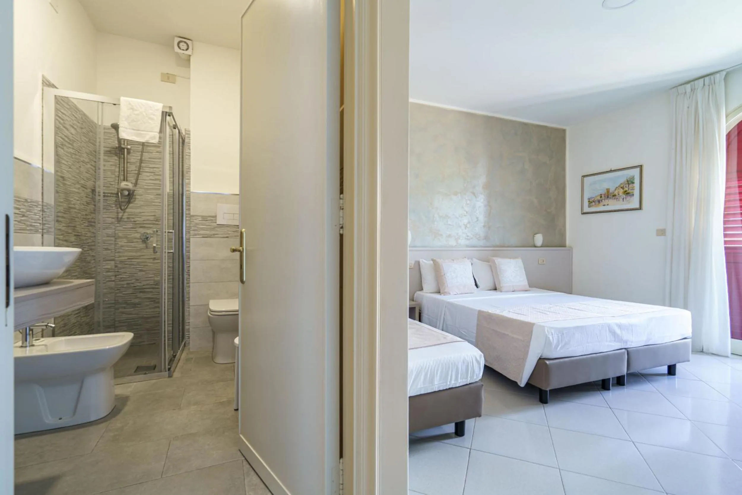 Photo of the whole room, Bed in Hotel Alexander