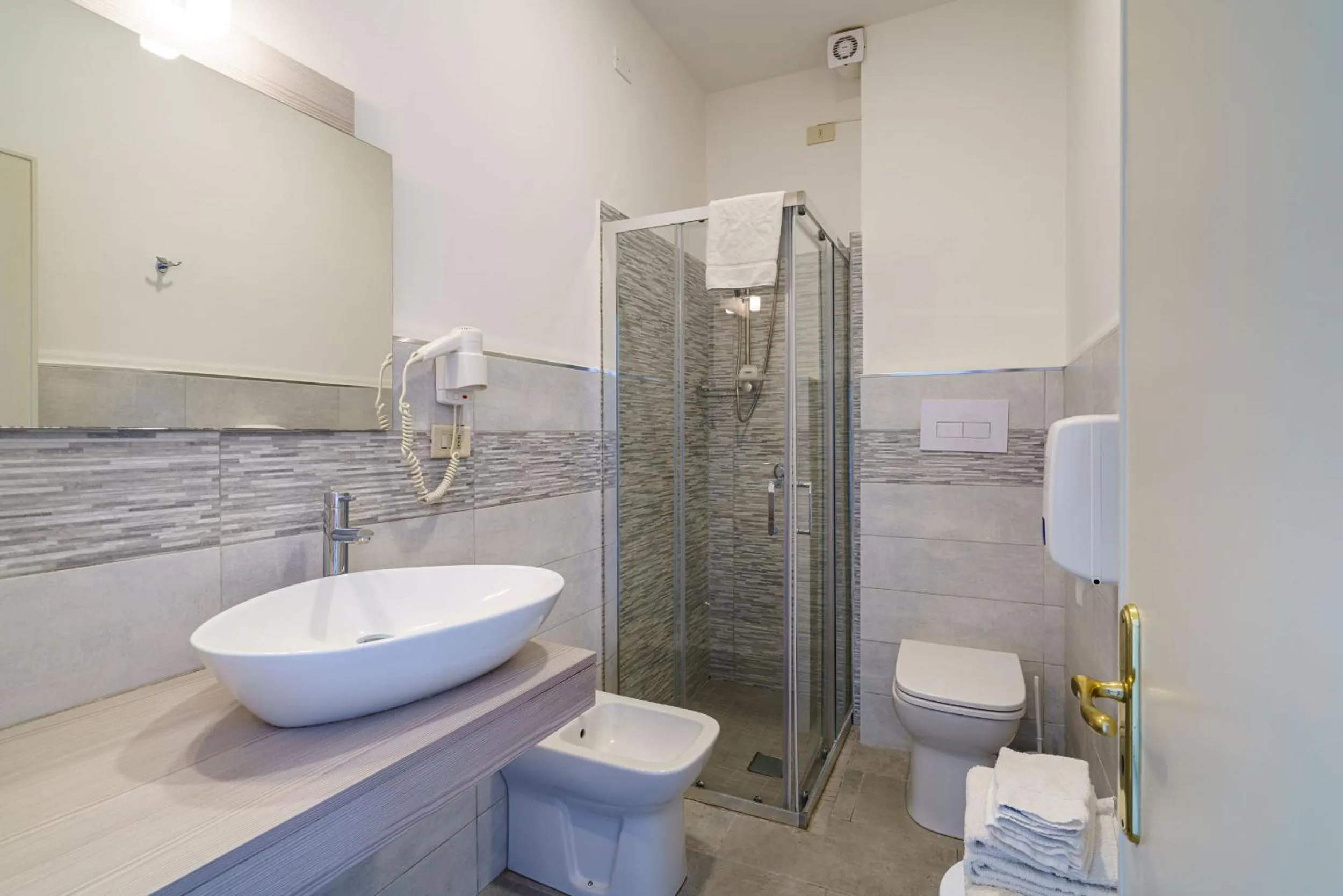 Bathroom in Hotel Alexander