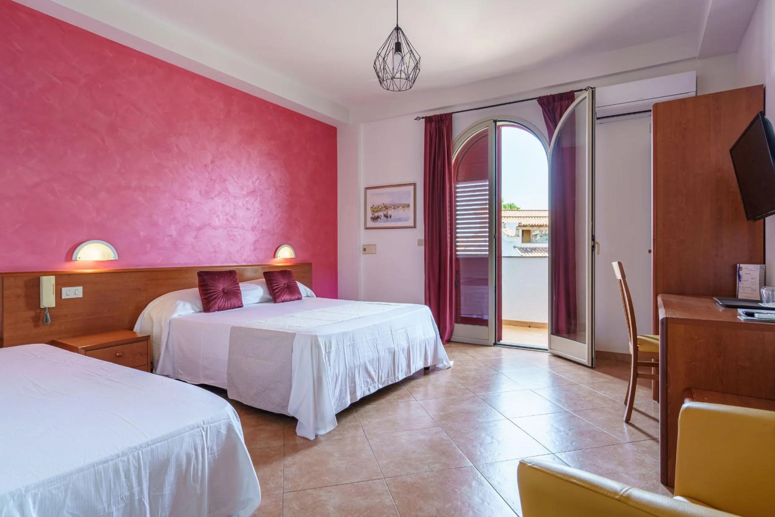 Photo of the whole room, Bed in Hotel Alexander