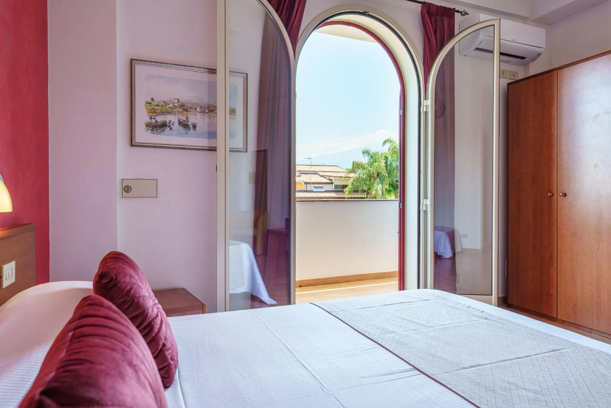 Photo of the whole room, Bed in Hotel Alexander