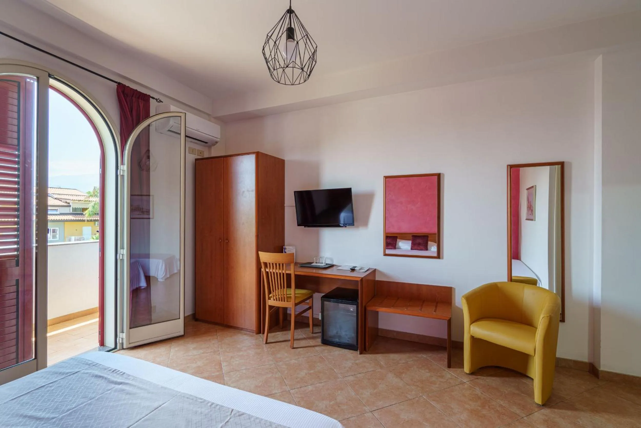 Photo of the whole room, Bed in Hotel Alexander