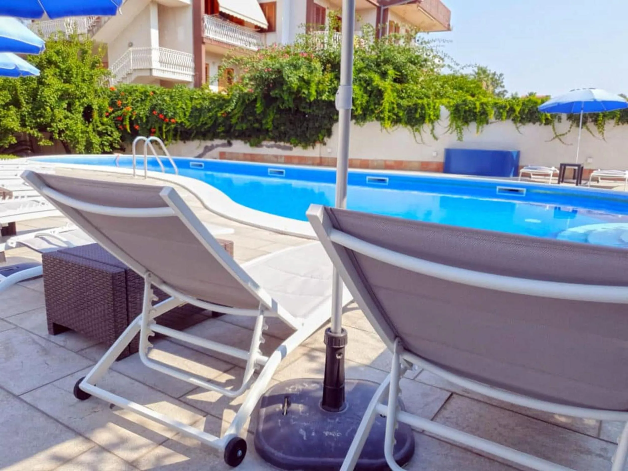Swimming pool in Hotel Alexander