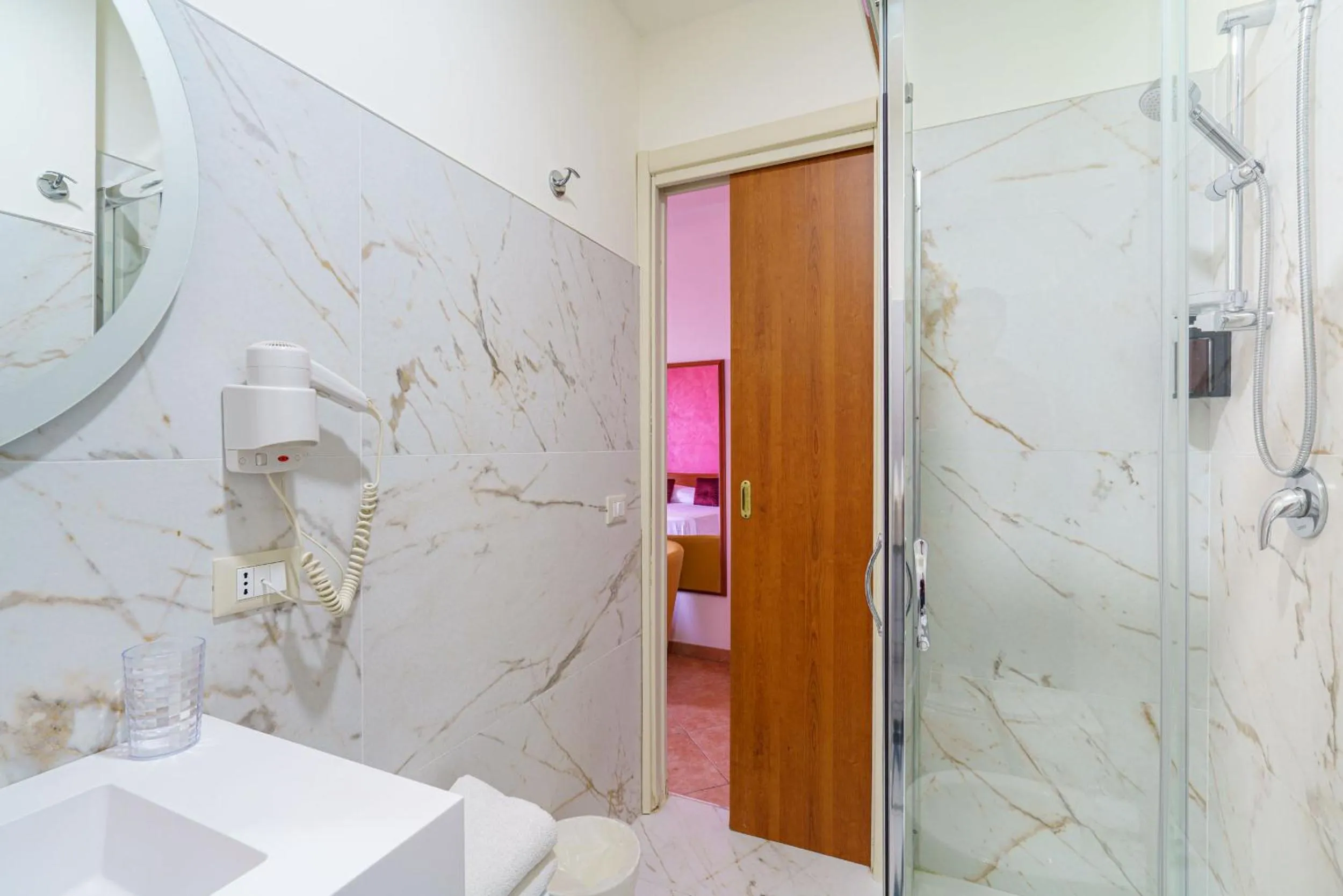 Bathroom in Hotel Alexander