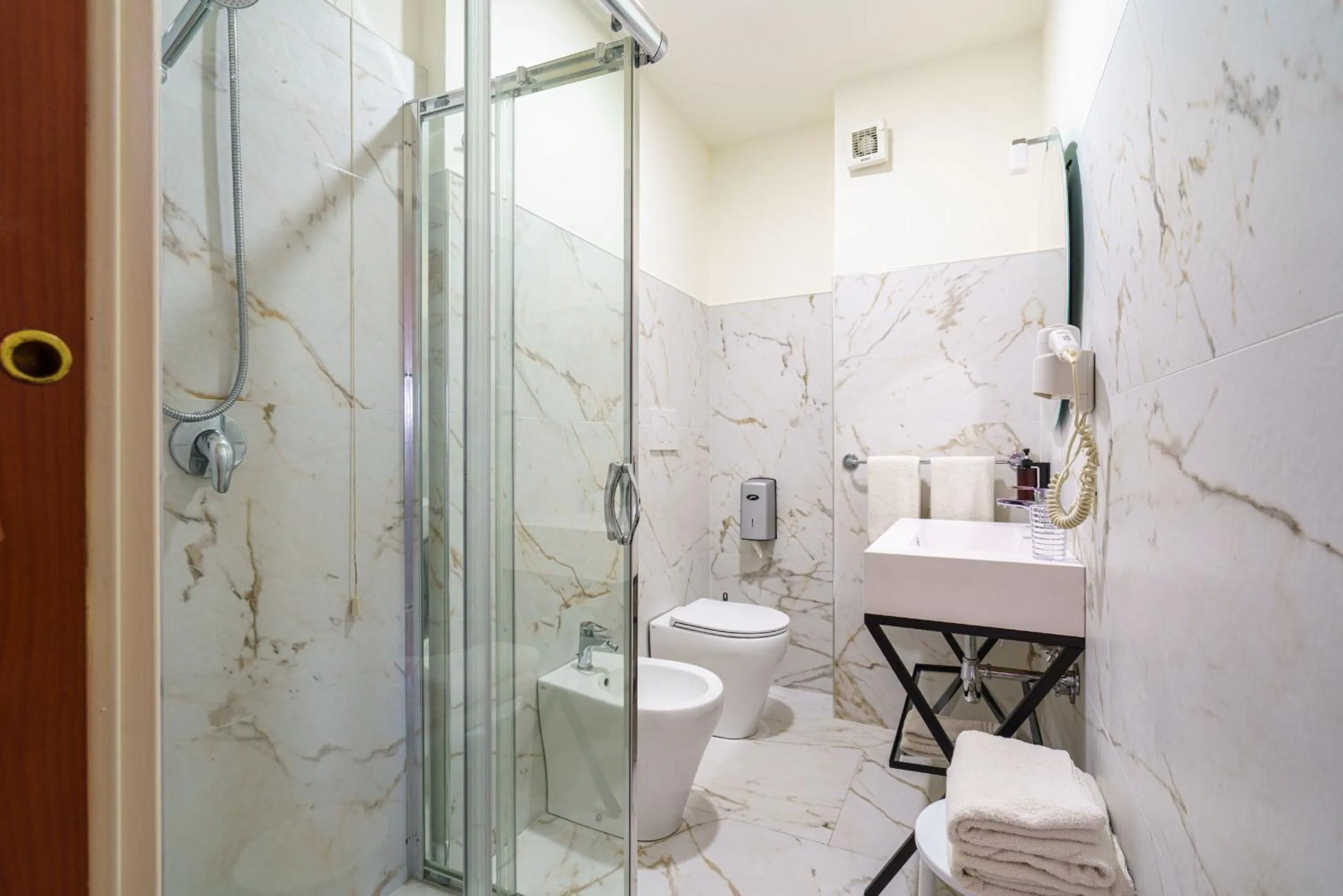 Bathroom in Hotel Alexander