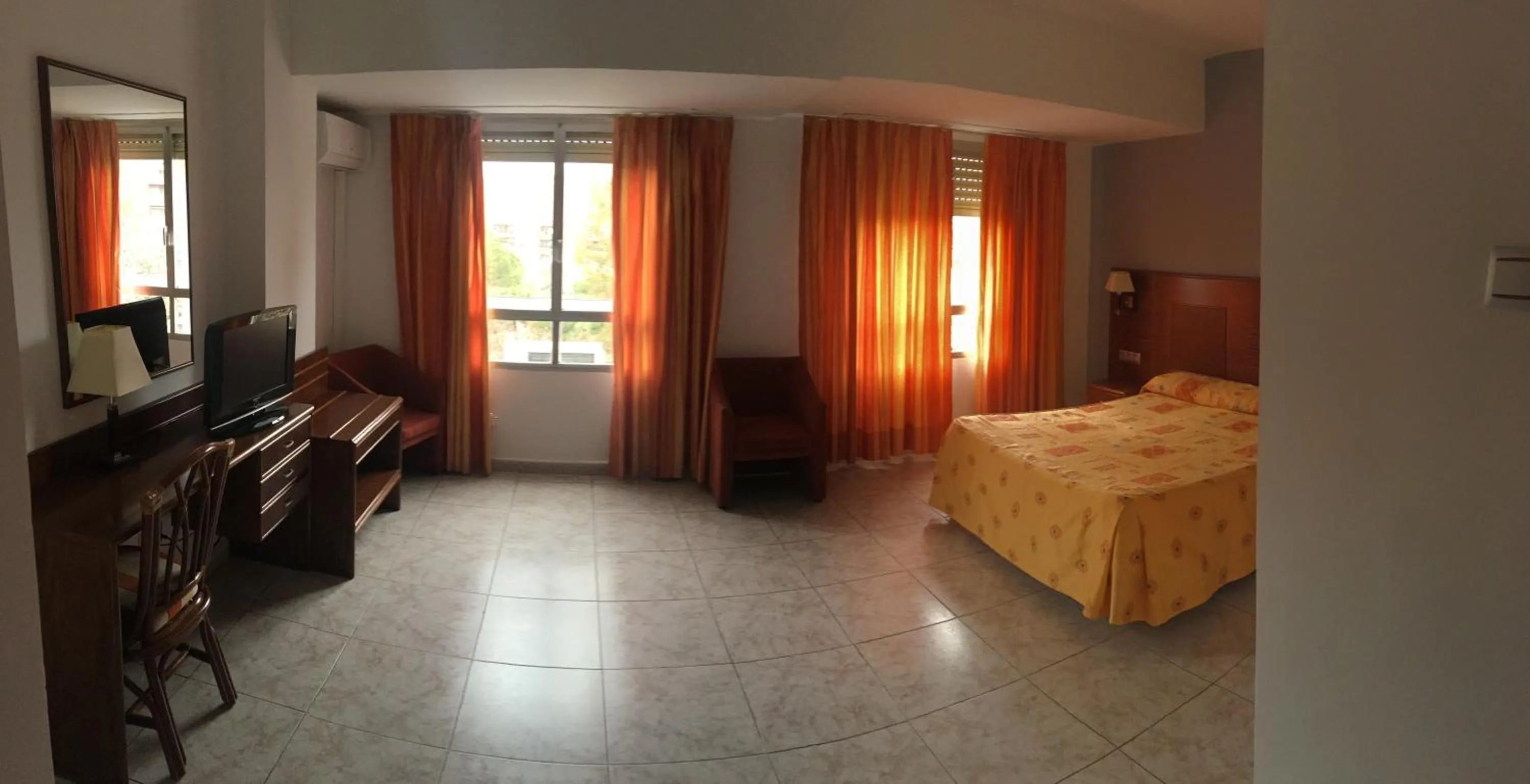 Living room, Bed in Hotel Perales