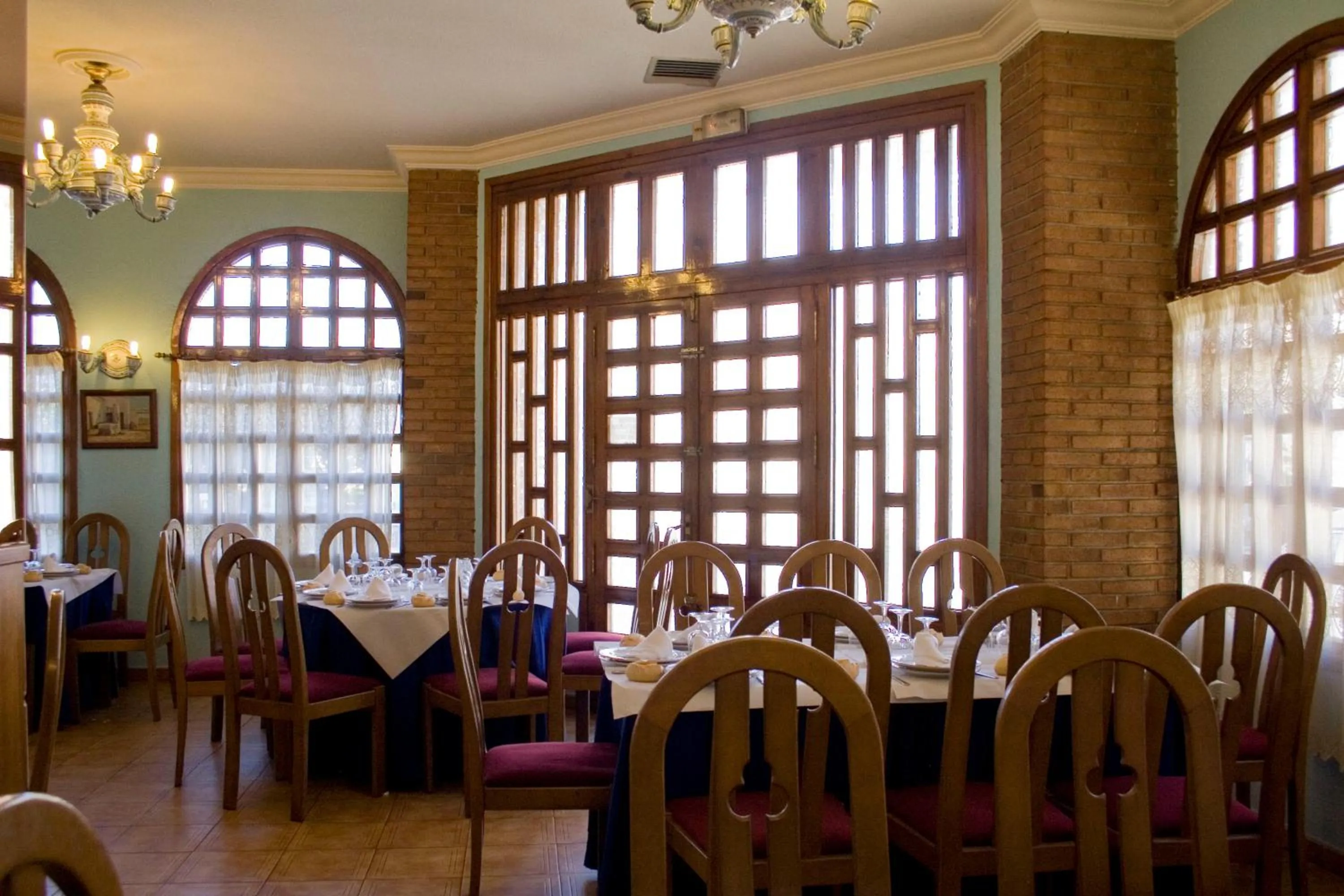 Restaurant/places to eat in Hotel Perales