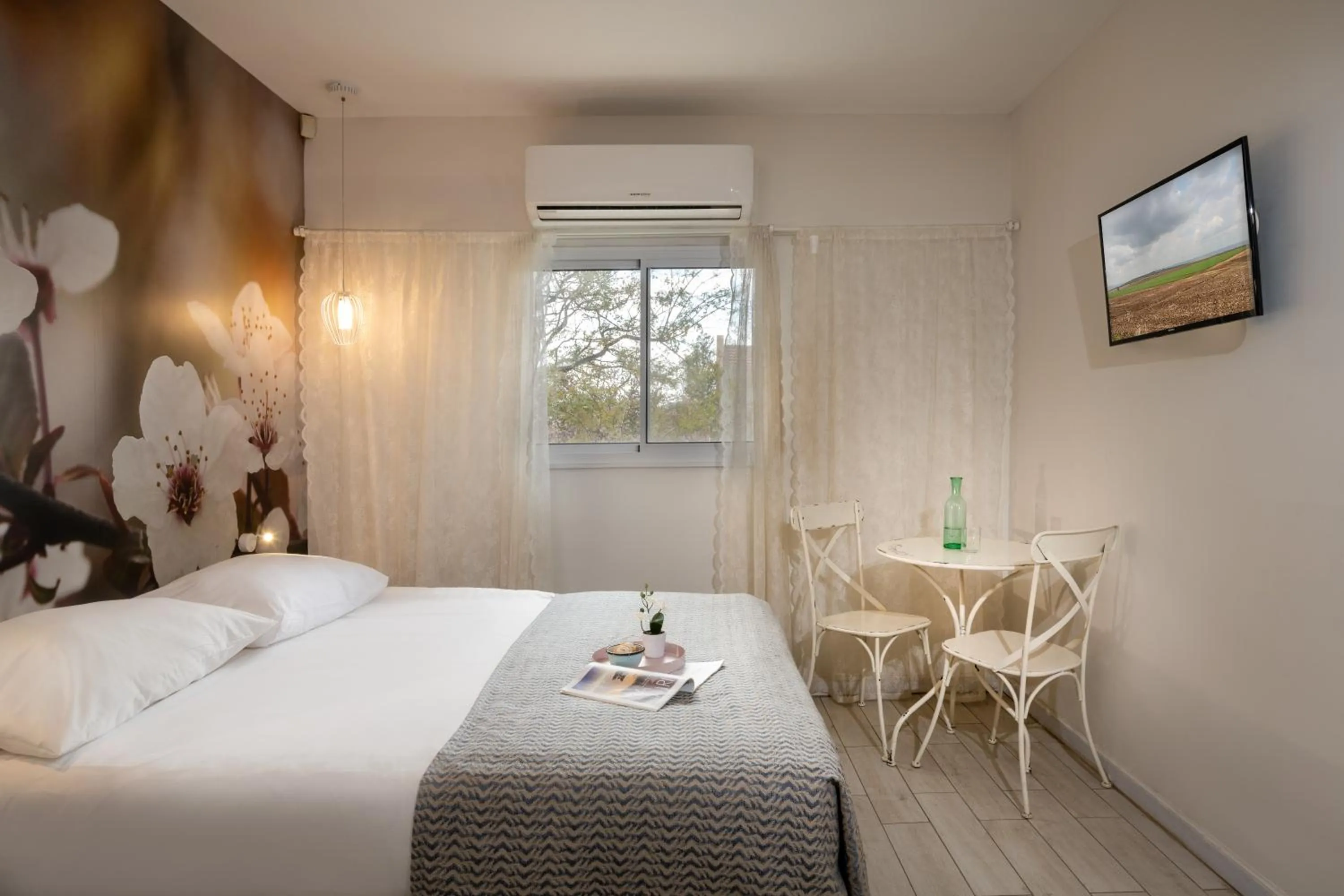 Photo of the whole room, Bed in Holiday Village Kibbutz Mizra