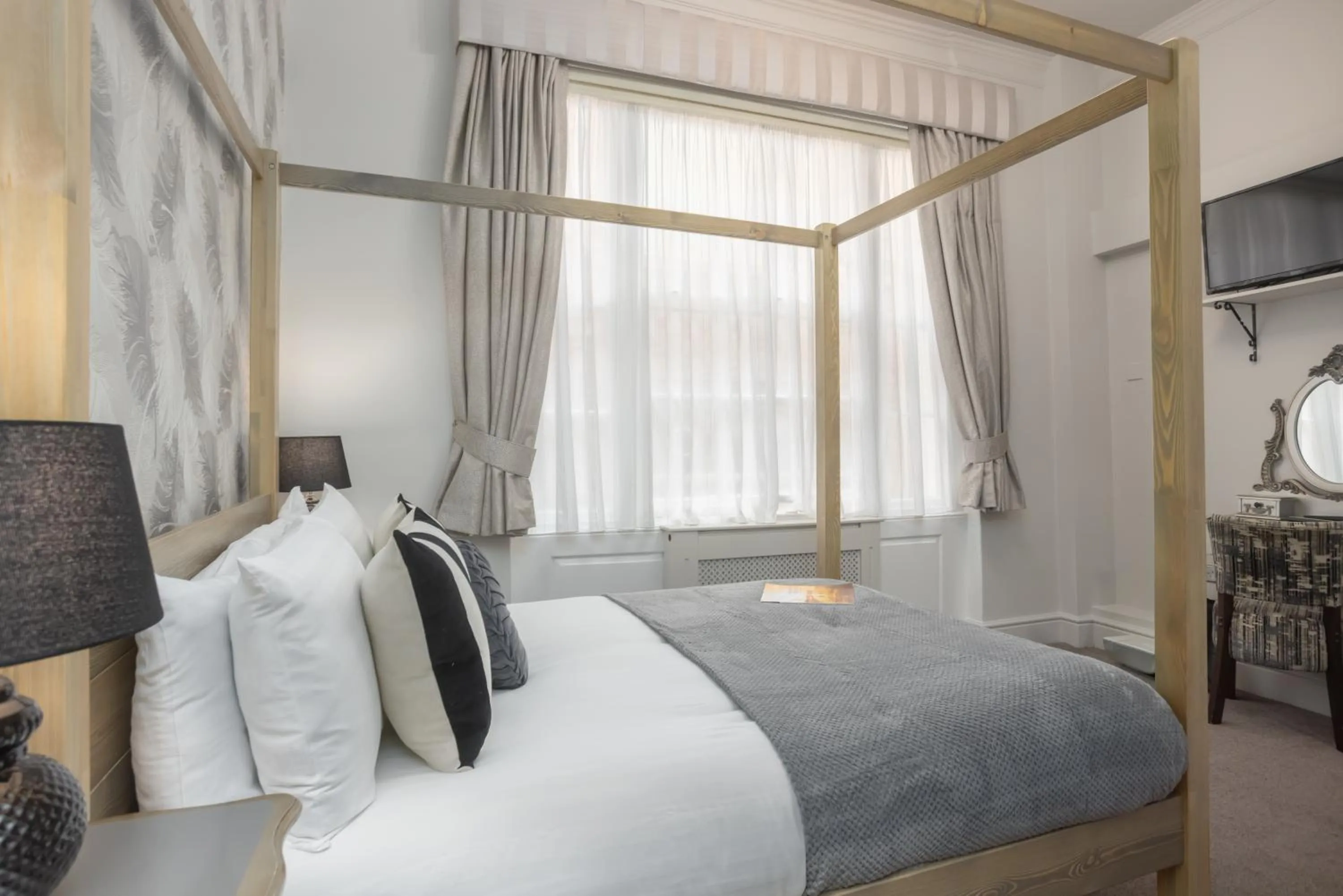 Bedroom, Bed in The Pied Bull