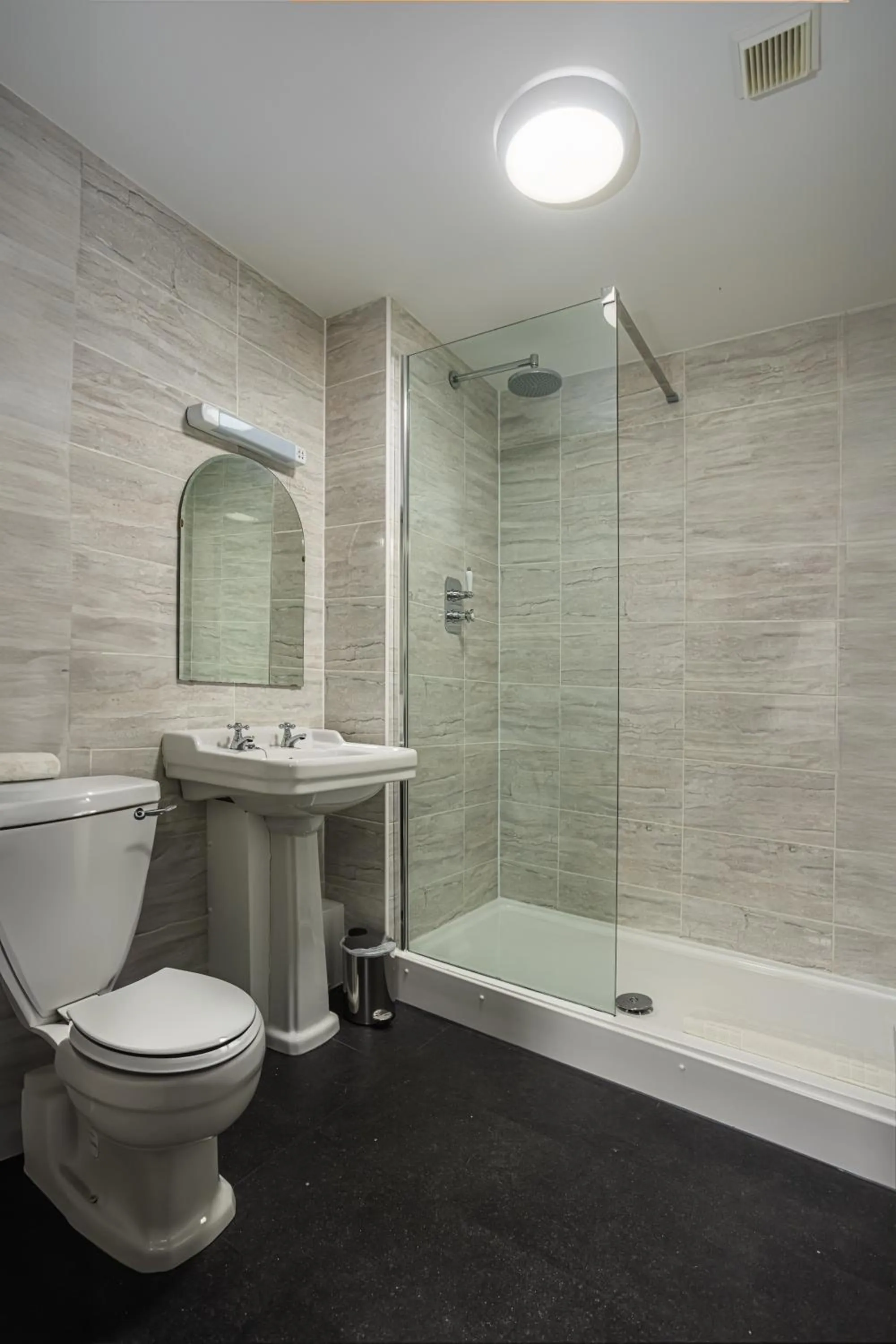 Bathroom in The Pied Bull