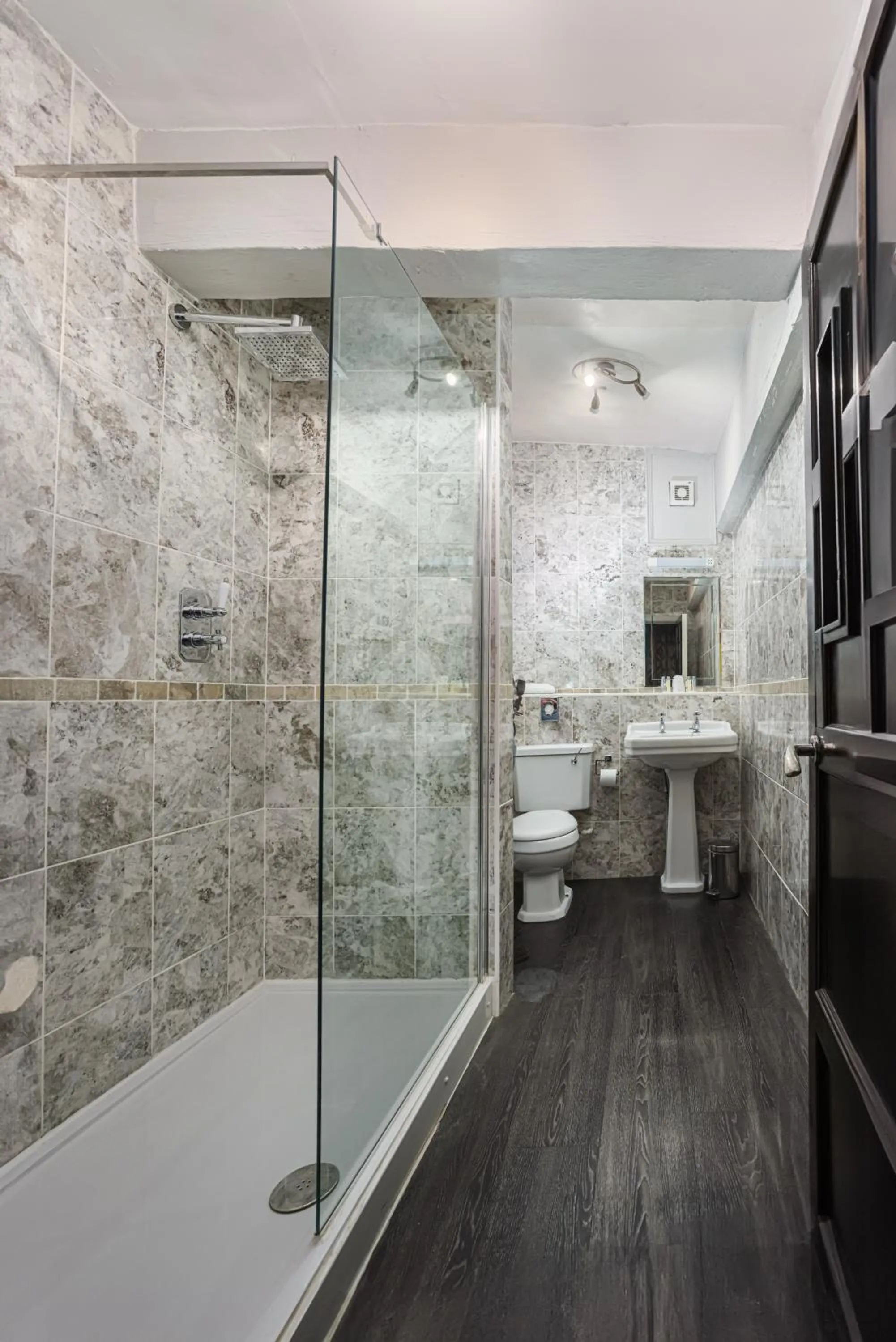 Bathroom in The Pied Bull