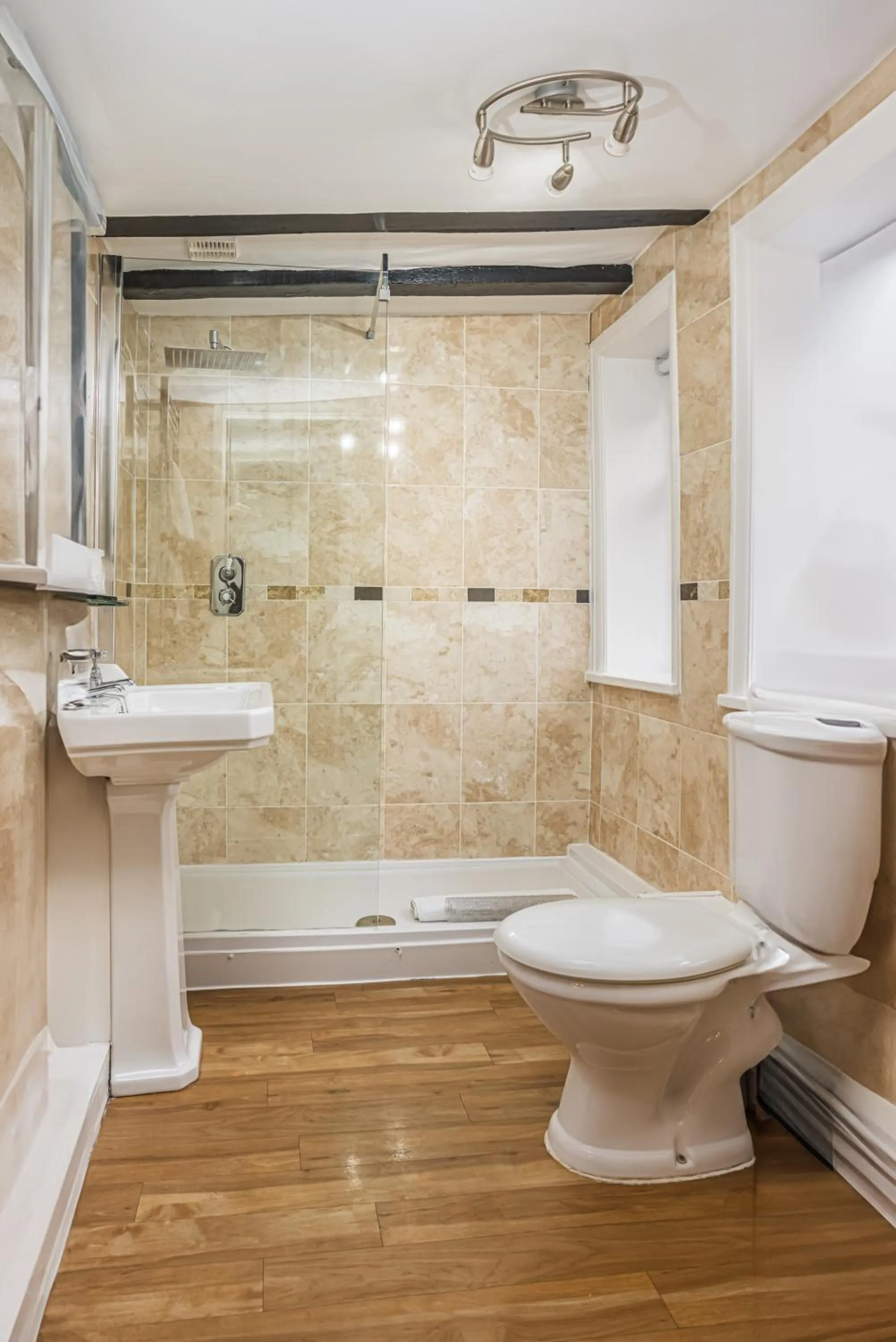 Bathroom in The Pied Bull