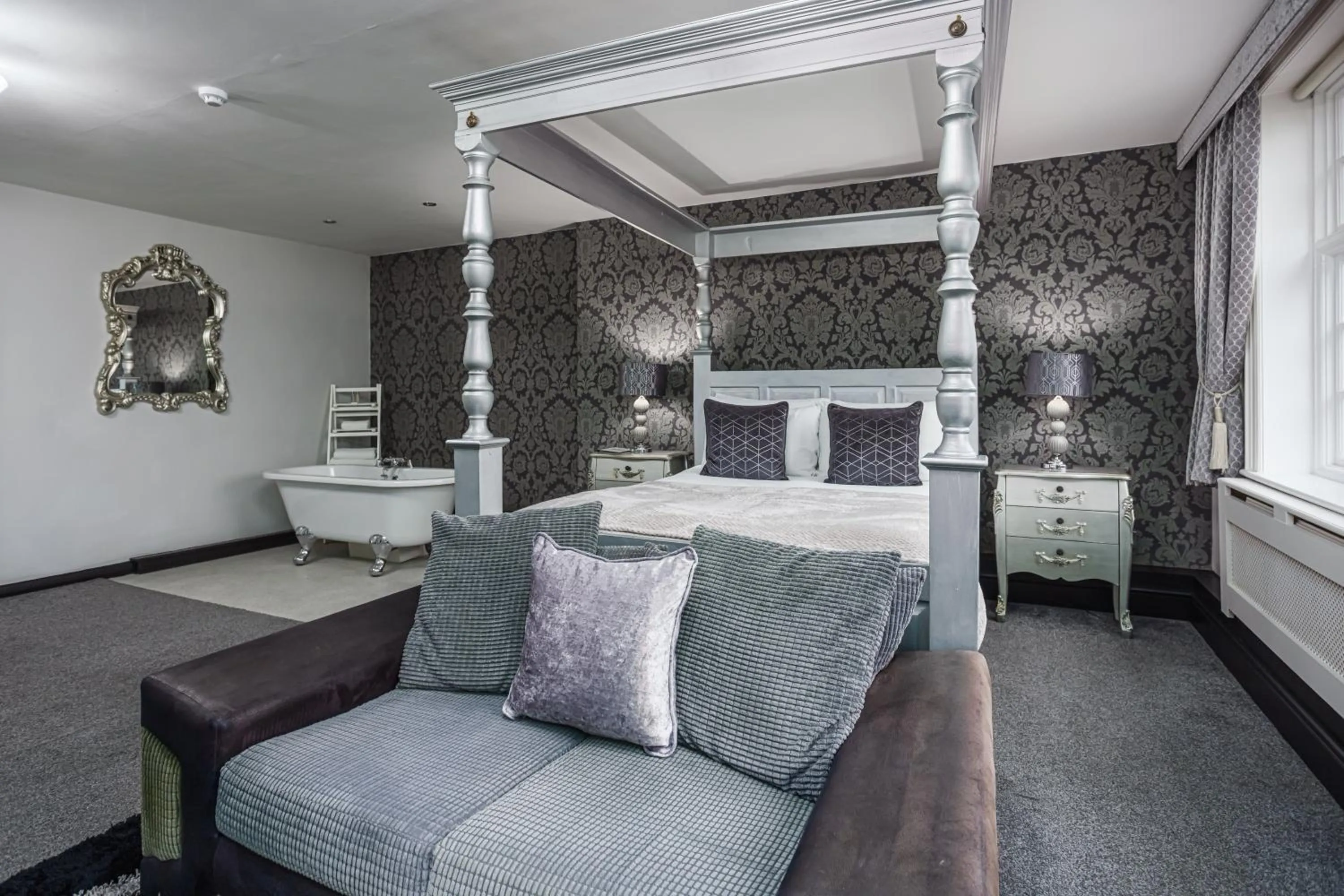 Bed in The Pied Bull