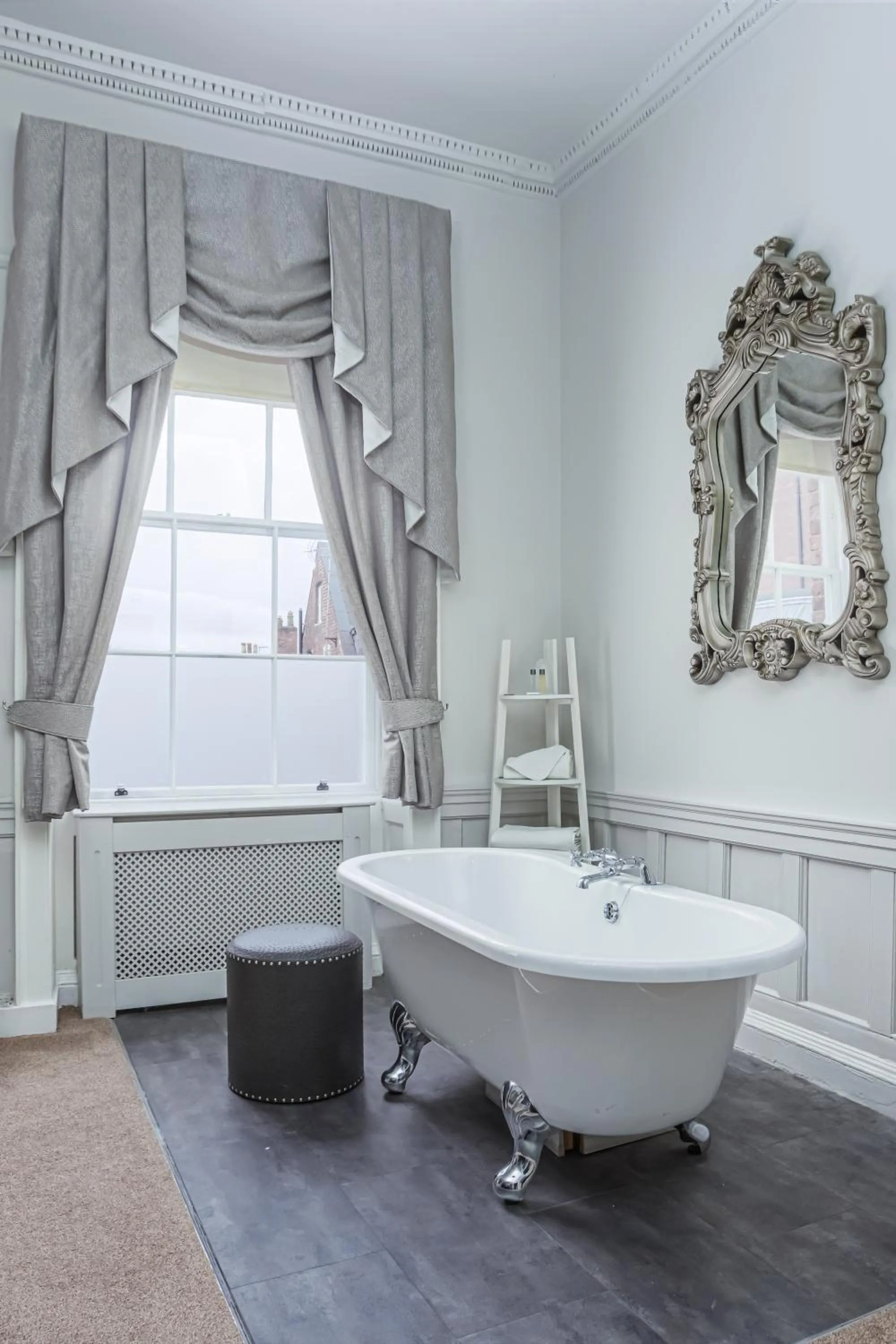 Bath in The Pied Bull