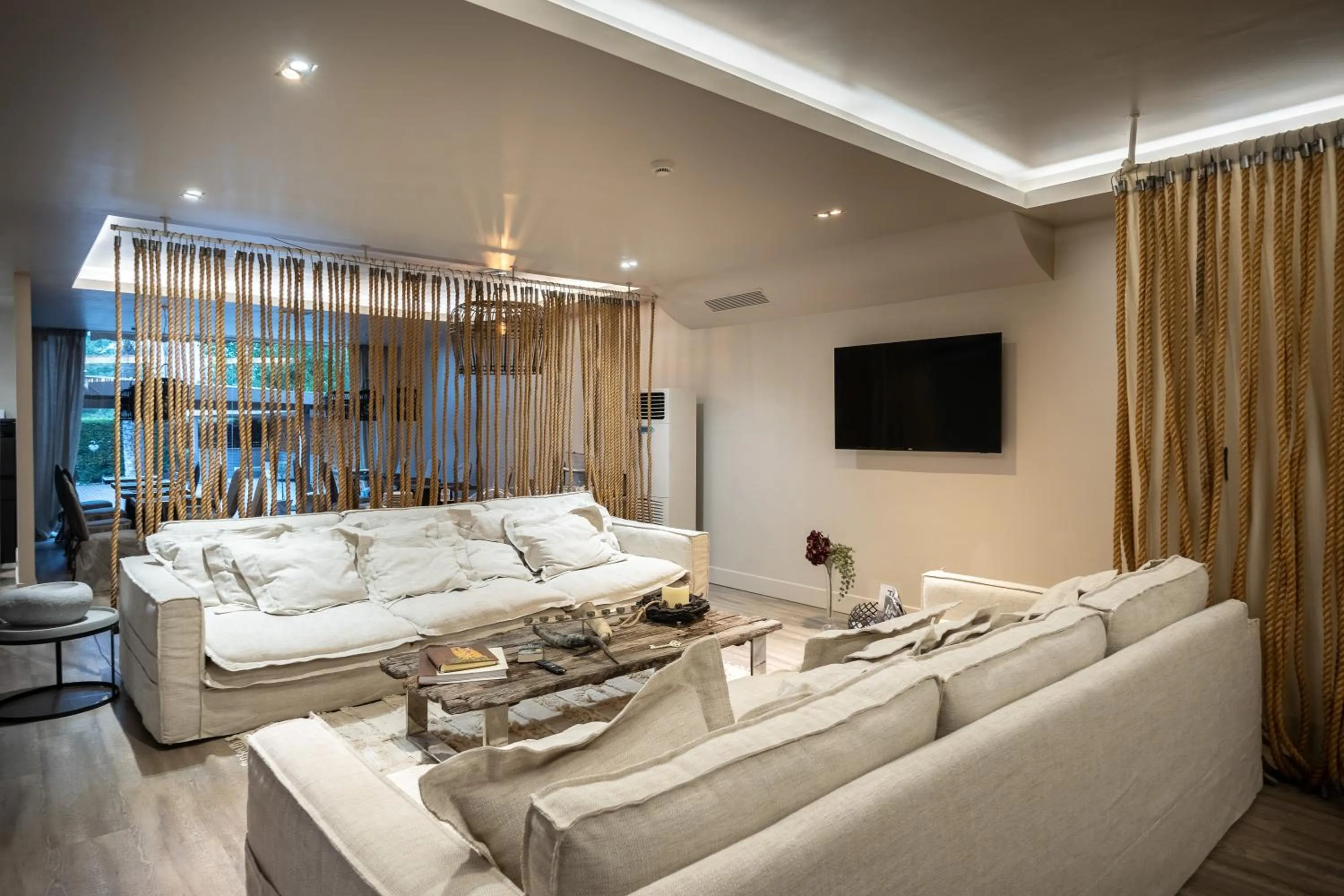 Communal lounge/ TV room in Mikelina Boutique Hotel