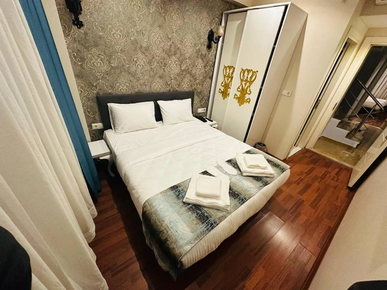 Bedroom, Bed in By Historial Hotel Due