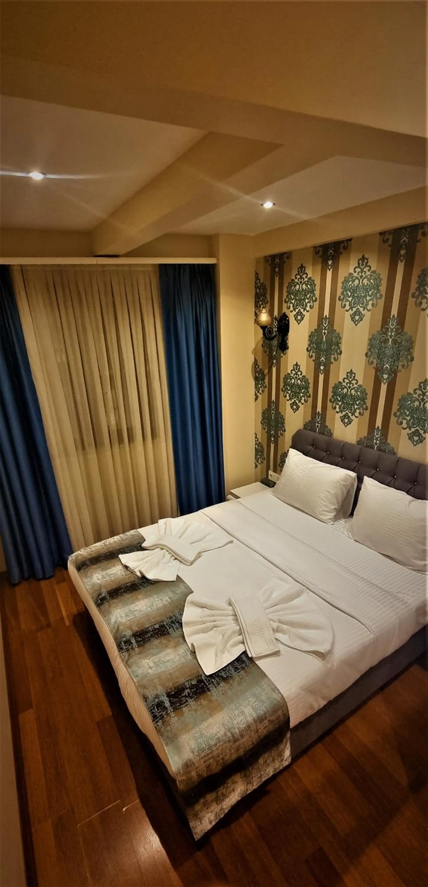 Bed in By Historial Hotel Due