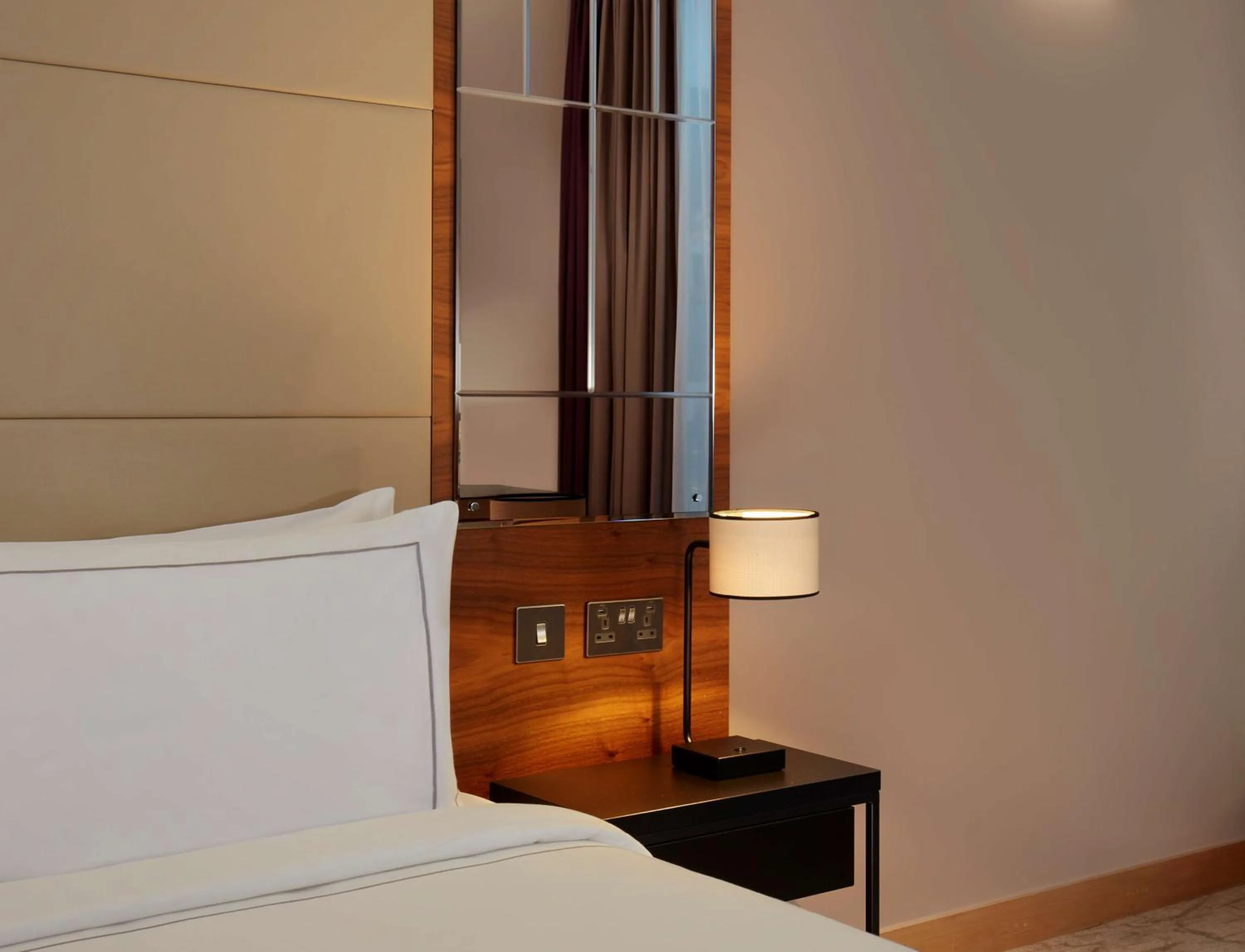 Bedroom, Bed in Park Plaza County Hall London