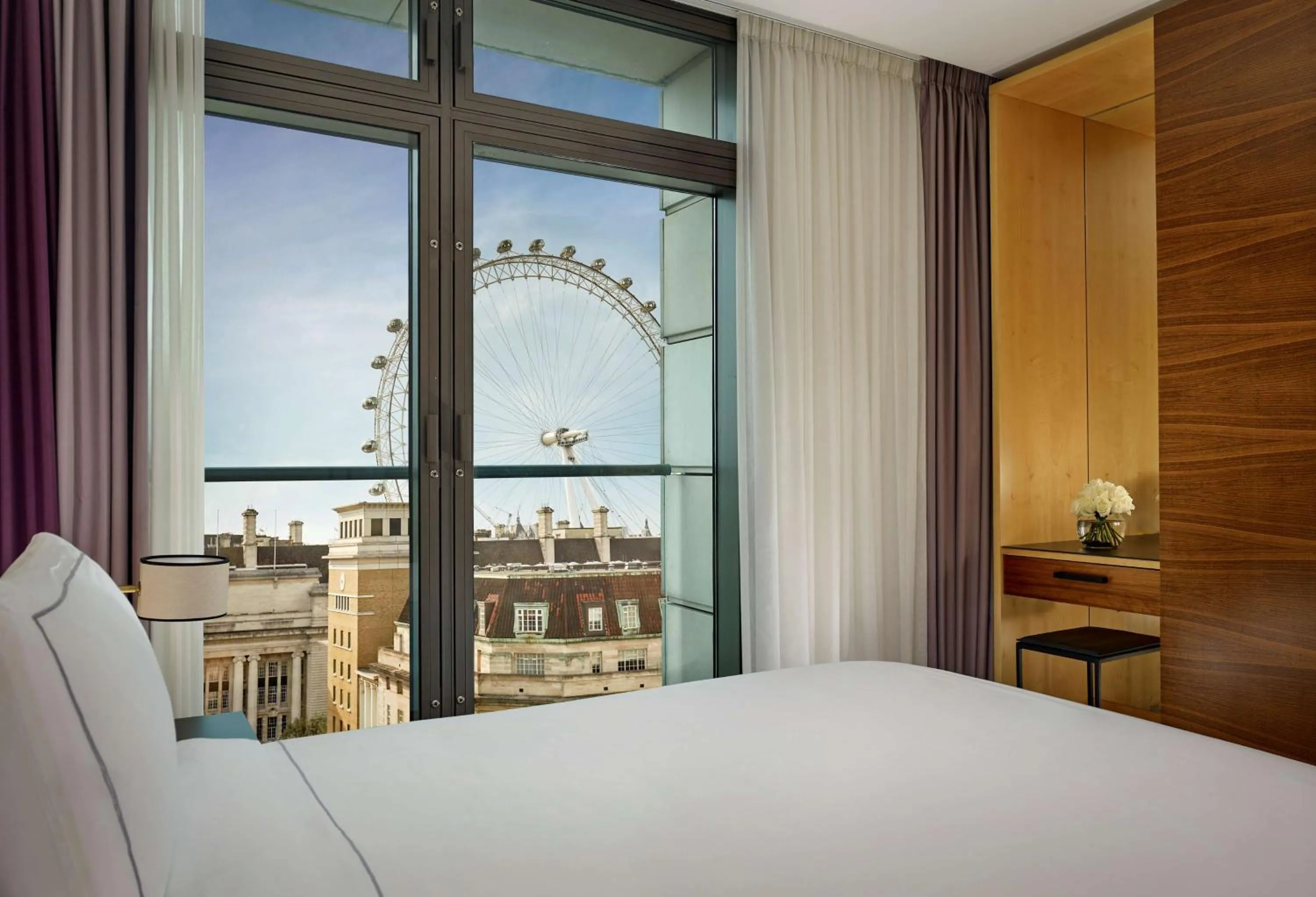 Bedroom, Bed in Park Plaza County Hall London
