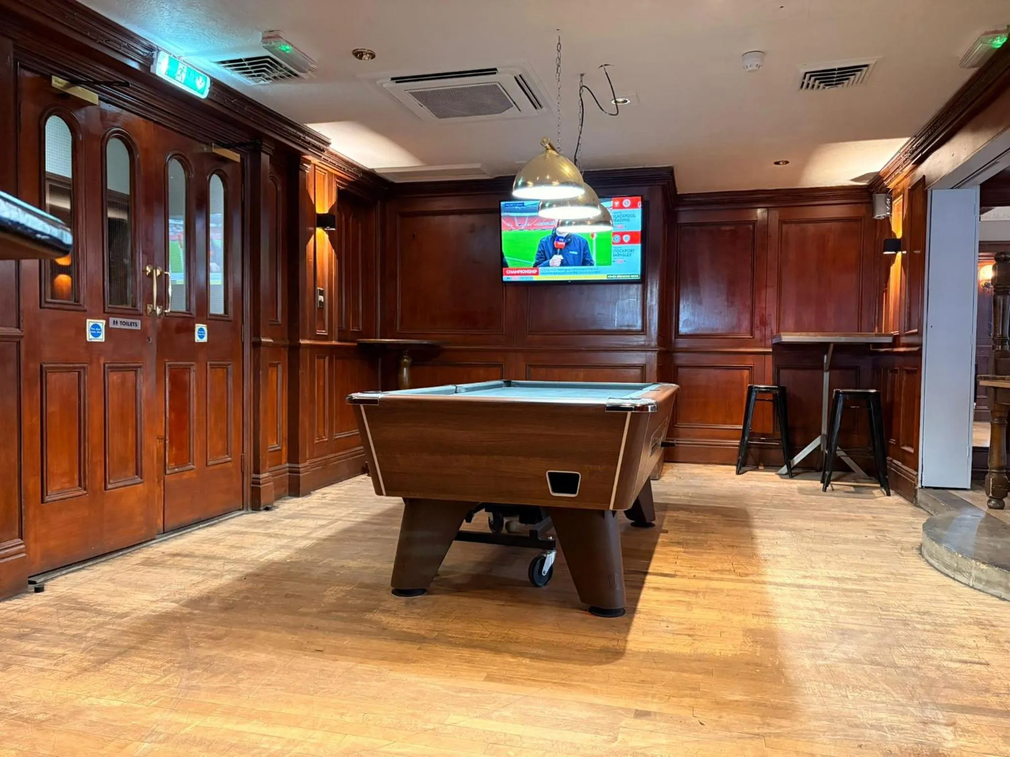 Lounge or bar in Royal Hotel, Bar & Grill