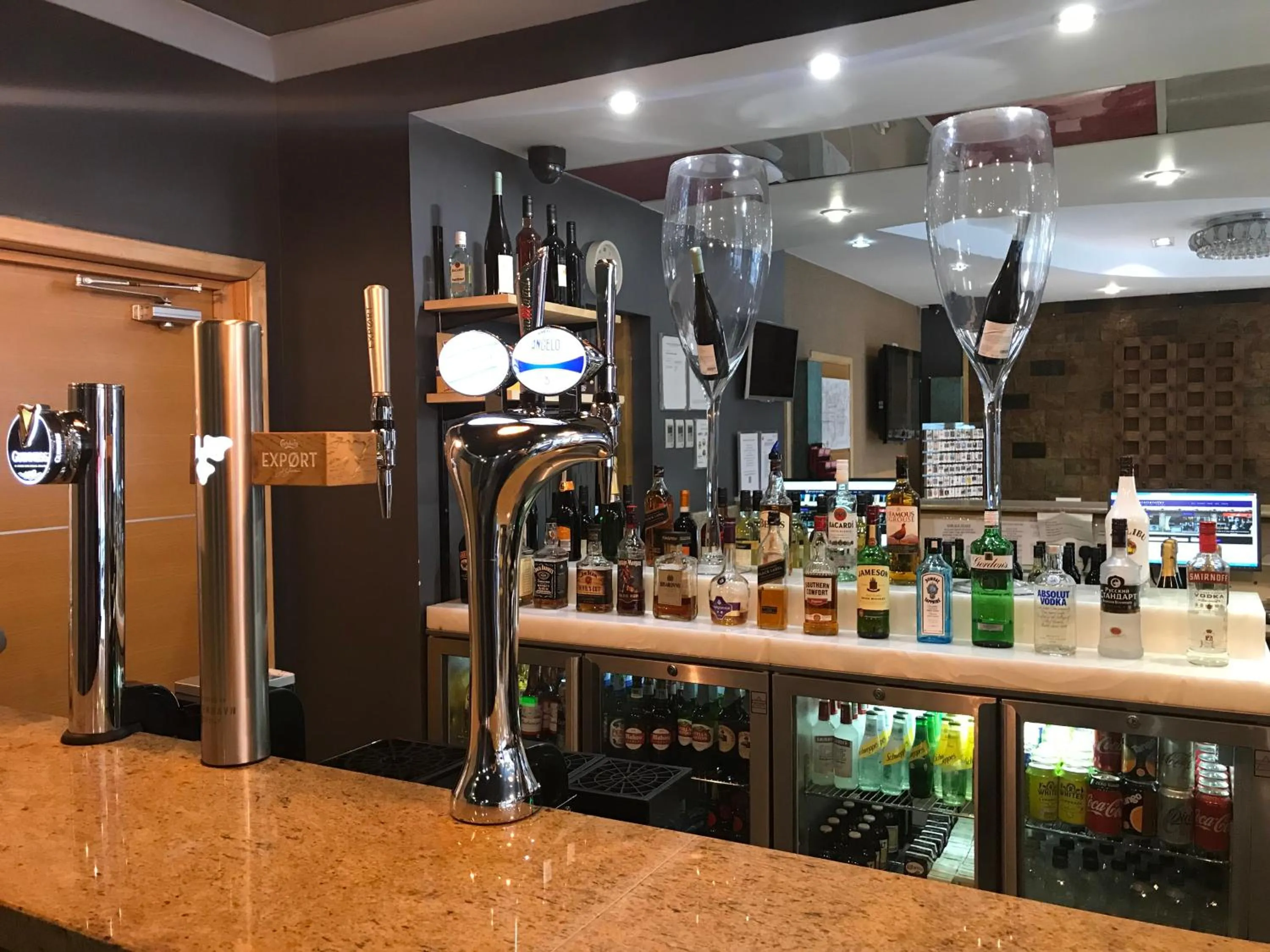 Alcoholic drinks in Eurotraveller Hotel - Premier - Tower Bridge