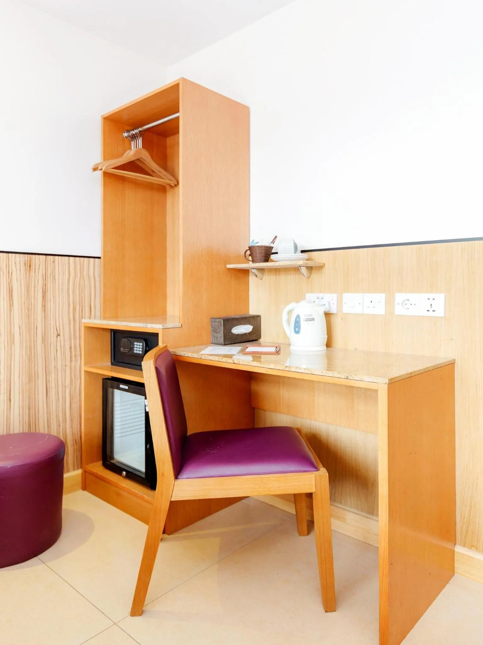 Decorative detail in Eurotraveller Hotel - Premier - Tower Bridge