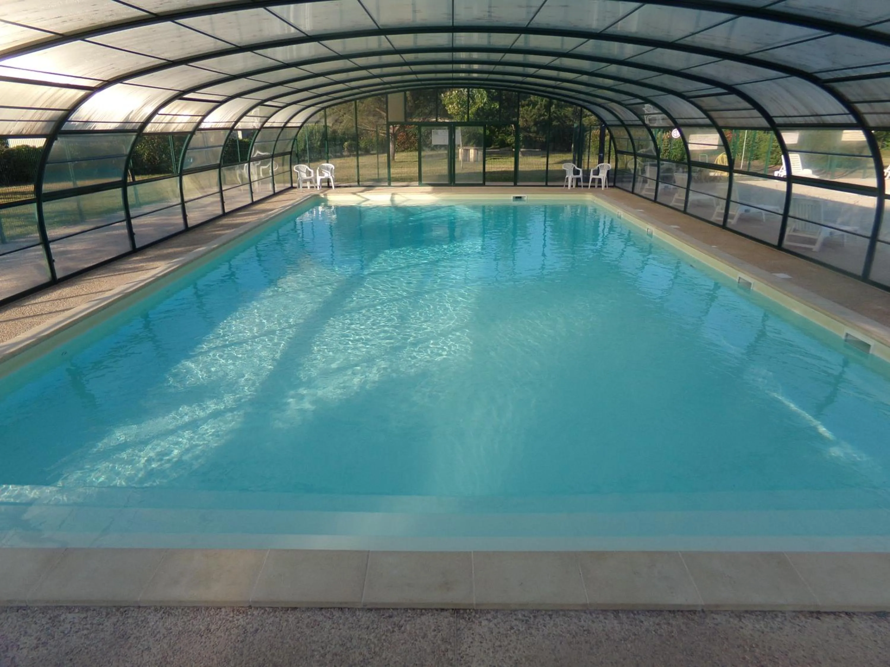 Swimming pool in Terres de France - Les Hameaux de Miel
