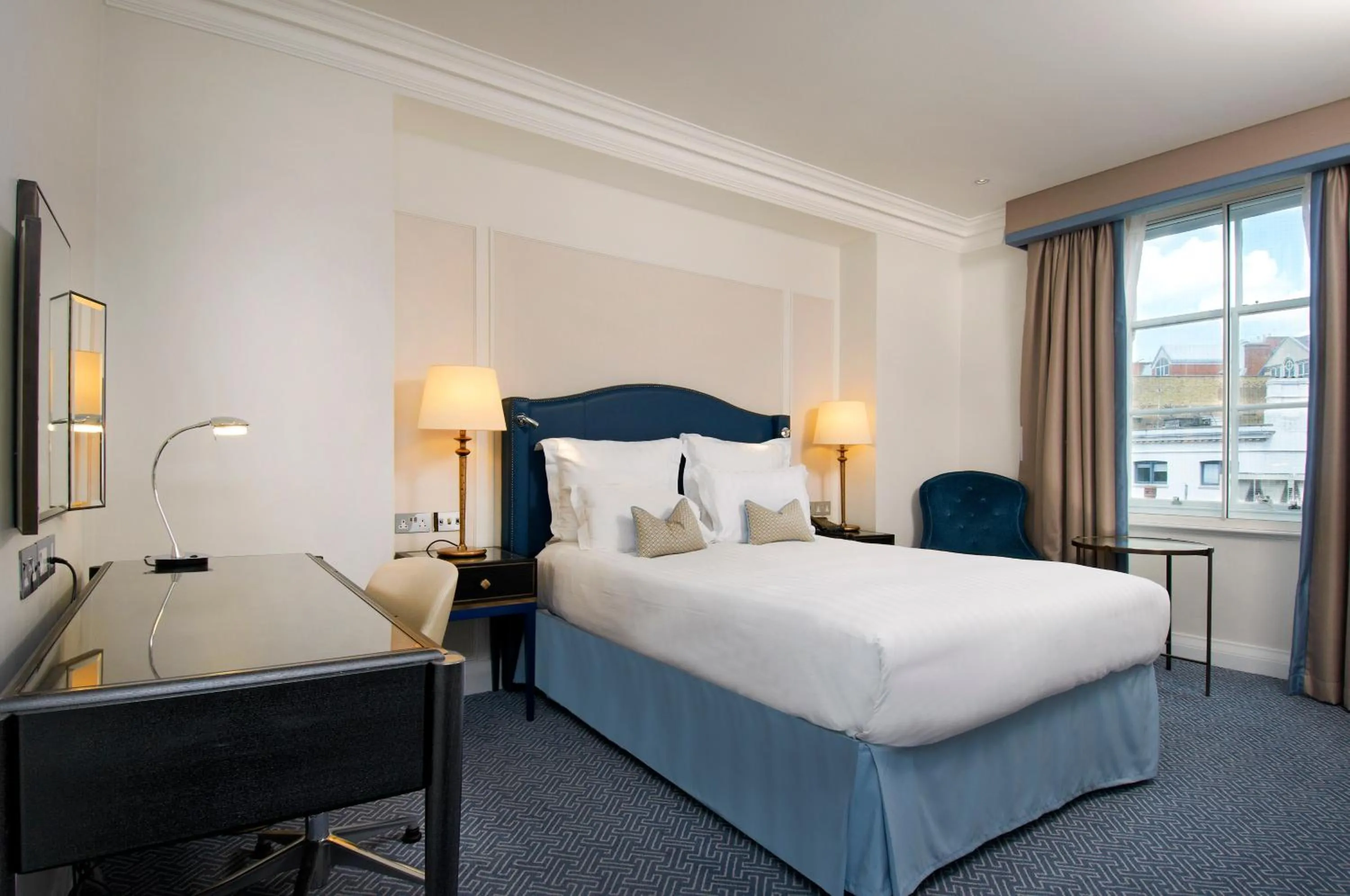 Bed in The Waldorf Hilton