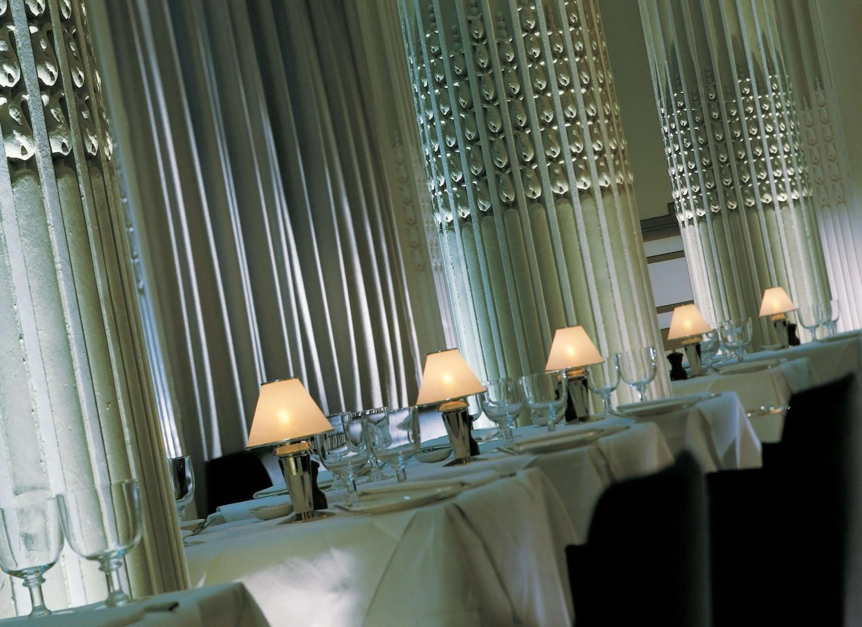 Restaurant/places to eat in The Waldorf Hilton
