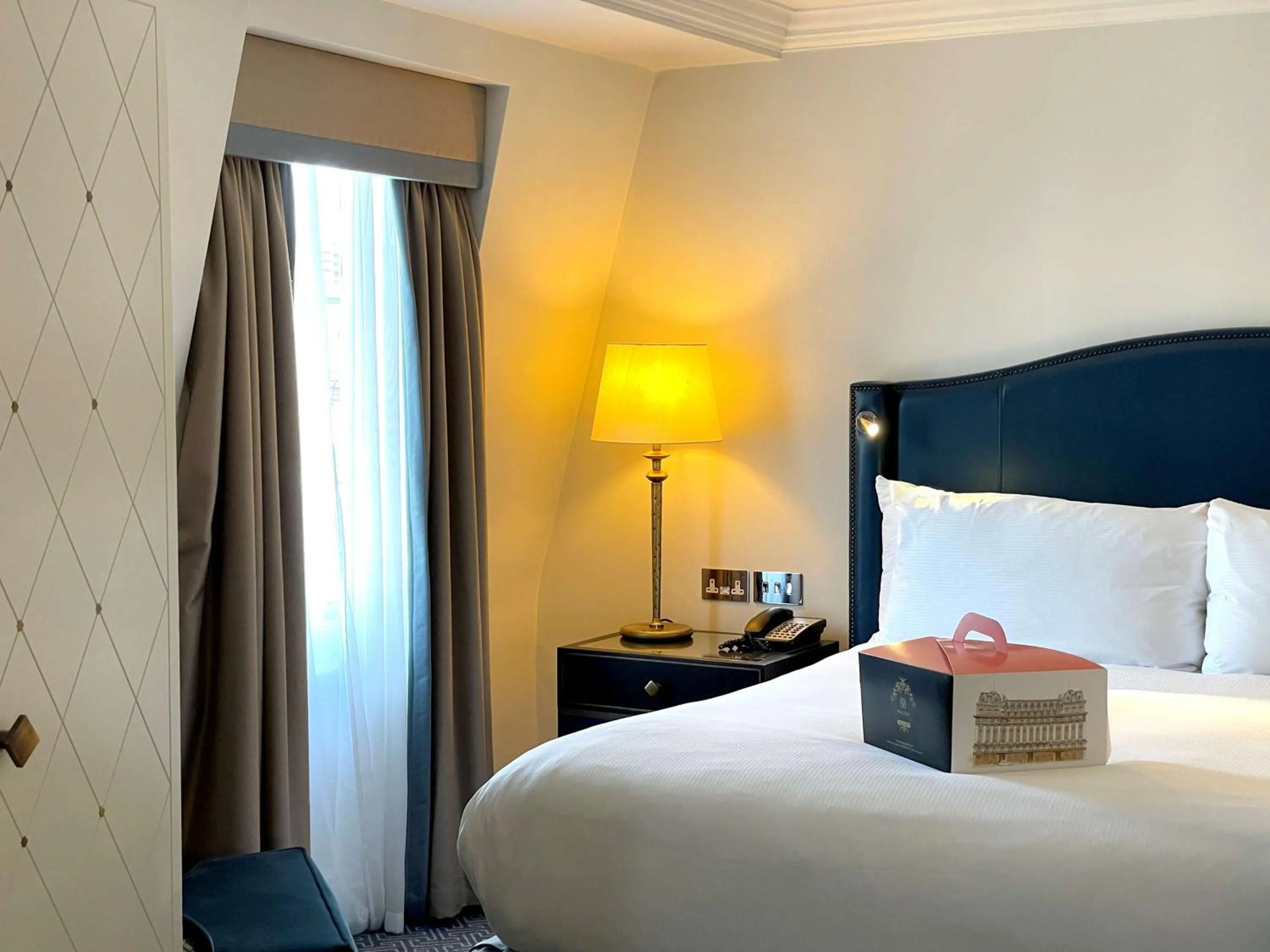 Bed in The Waldorf Hilton