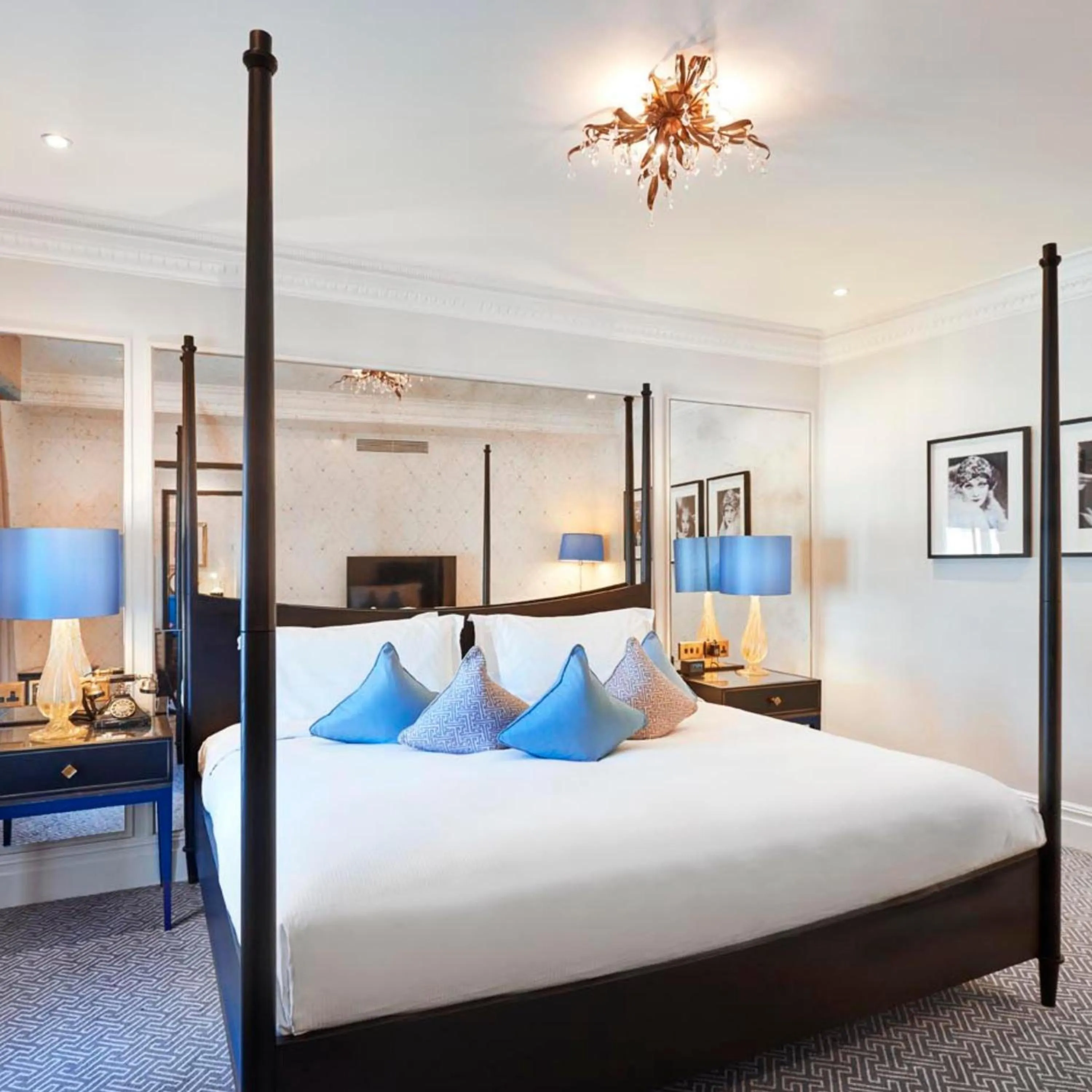 Bed in The Waldorf Hilton