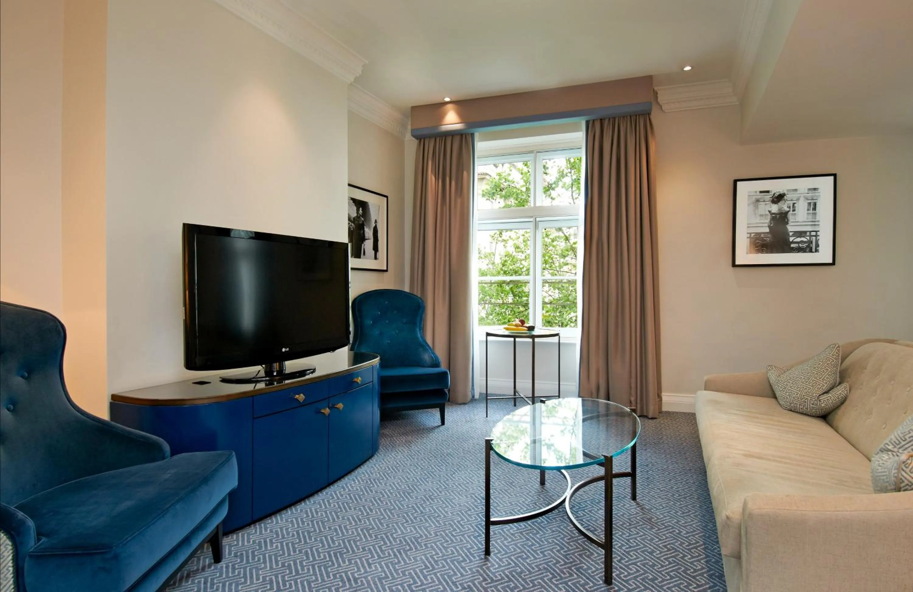 Living room in The Waldorf Hilton