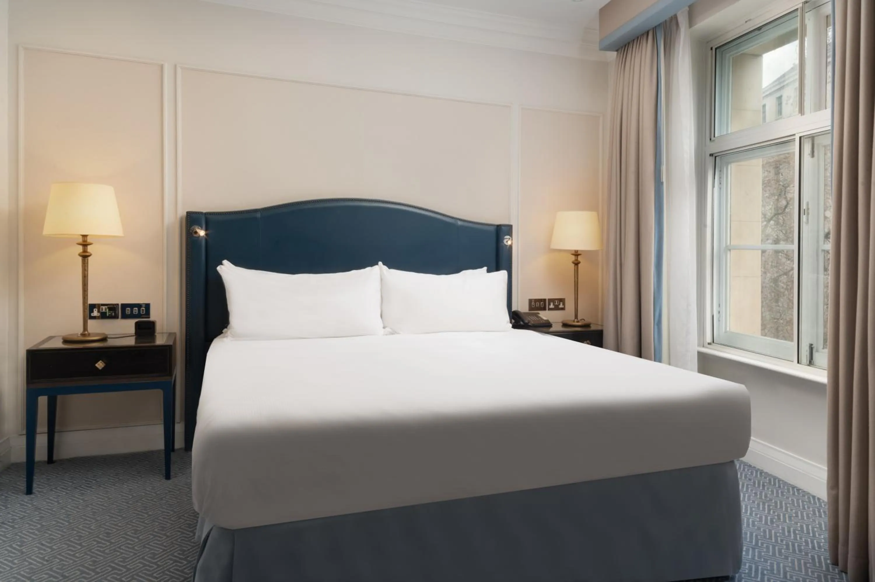 Bed in The Waldorf Hilton