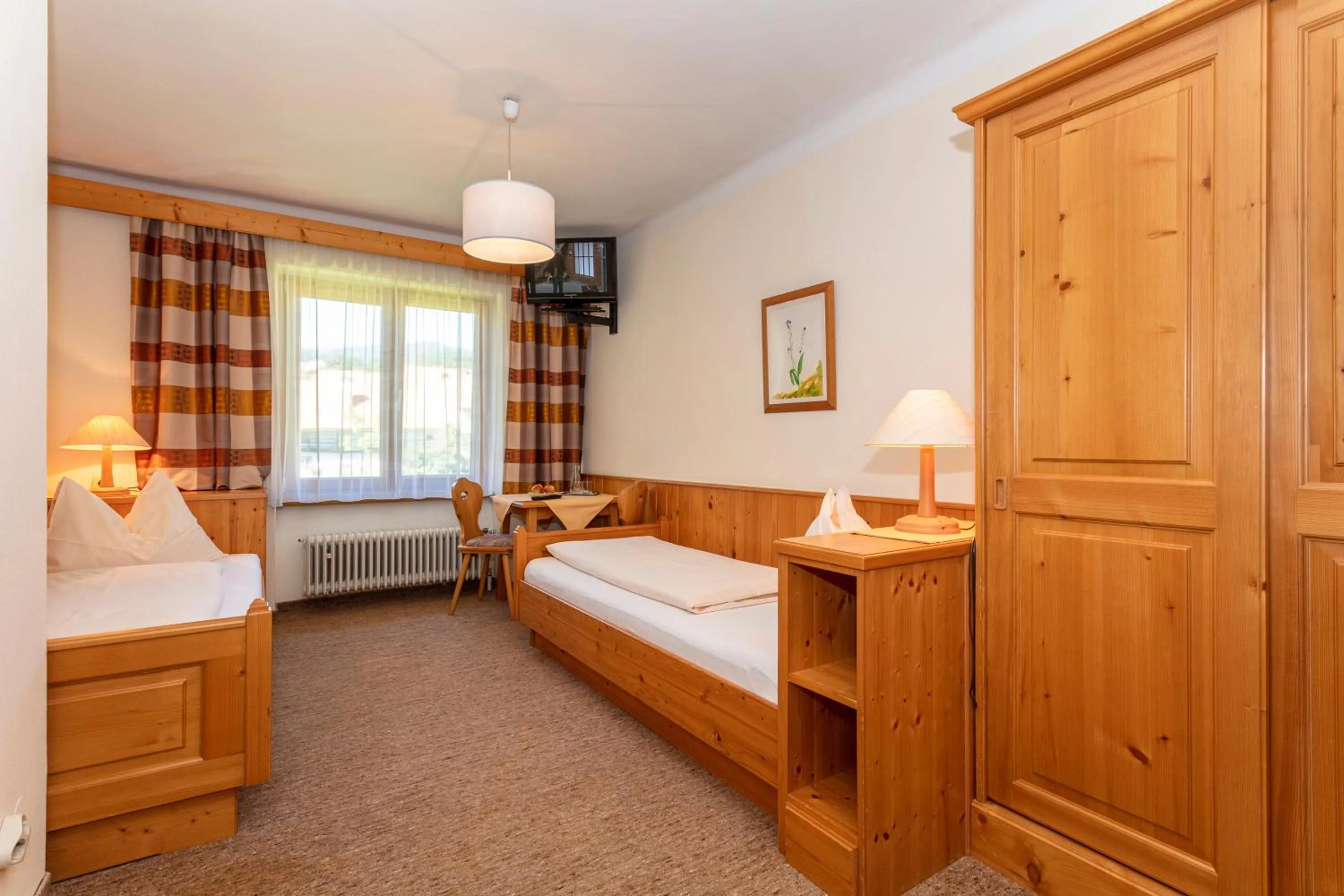 Photo of the whole room, Bed in Der Graggober